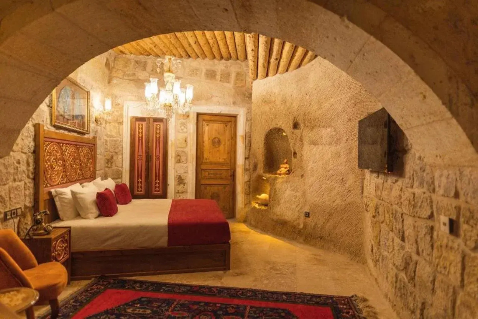 Solo Cave Suites