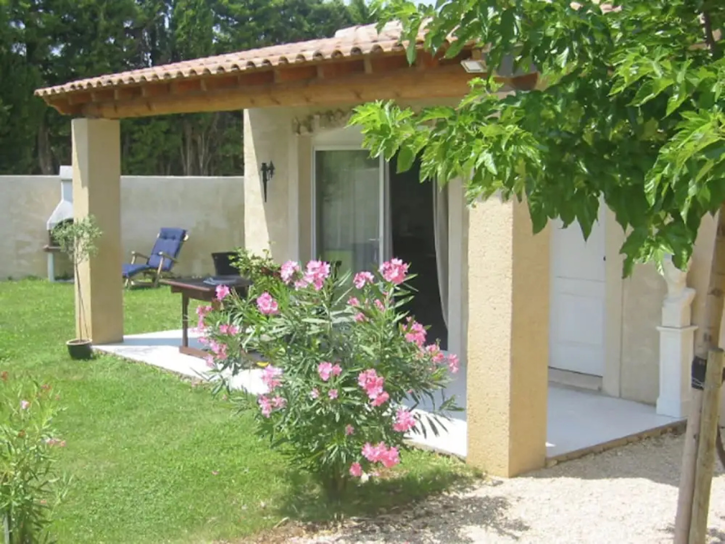 Cozy Cottage With Fenced Pool, in a Quiet Area and 30 km From the Mont Ventoux