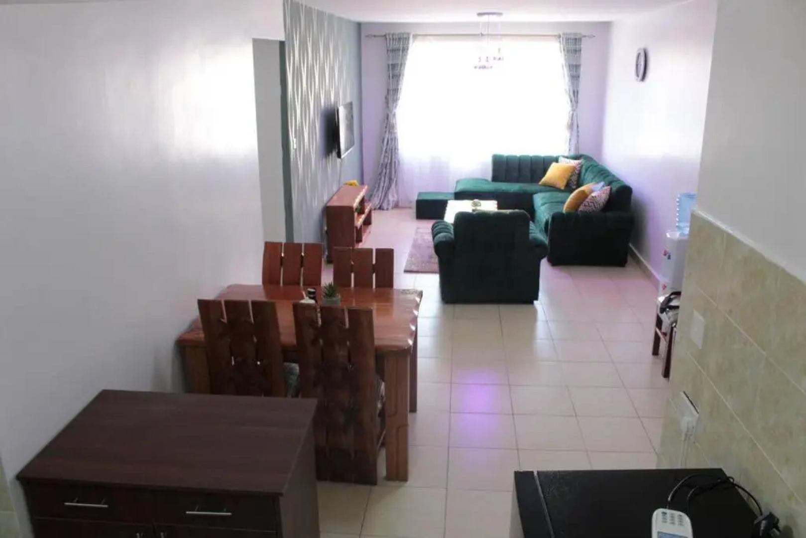 Lovely Emerald Green 3-Bedroom Apartment