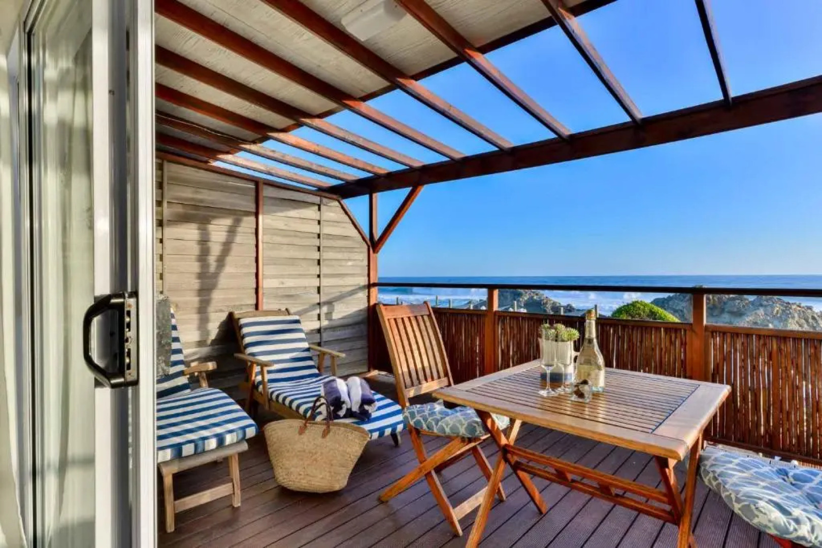 Singing Kettle Beach Lodge