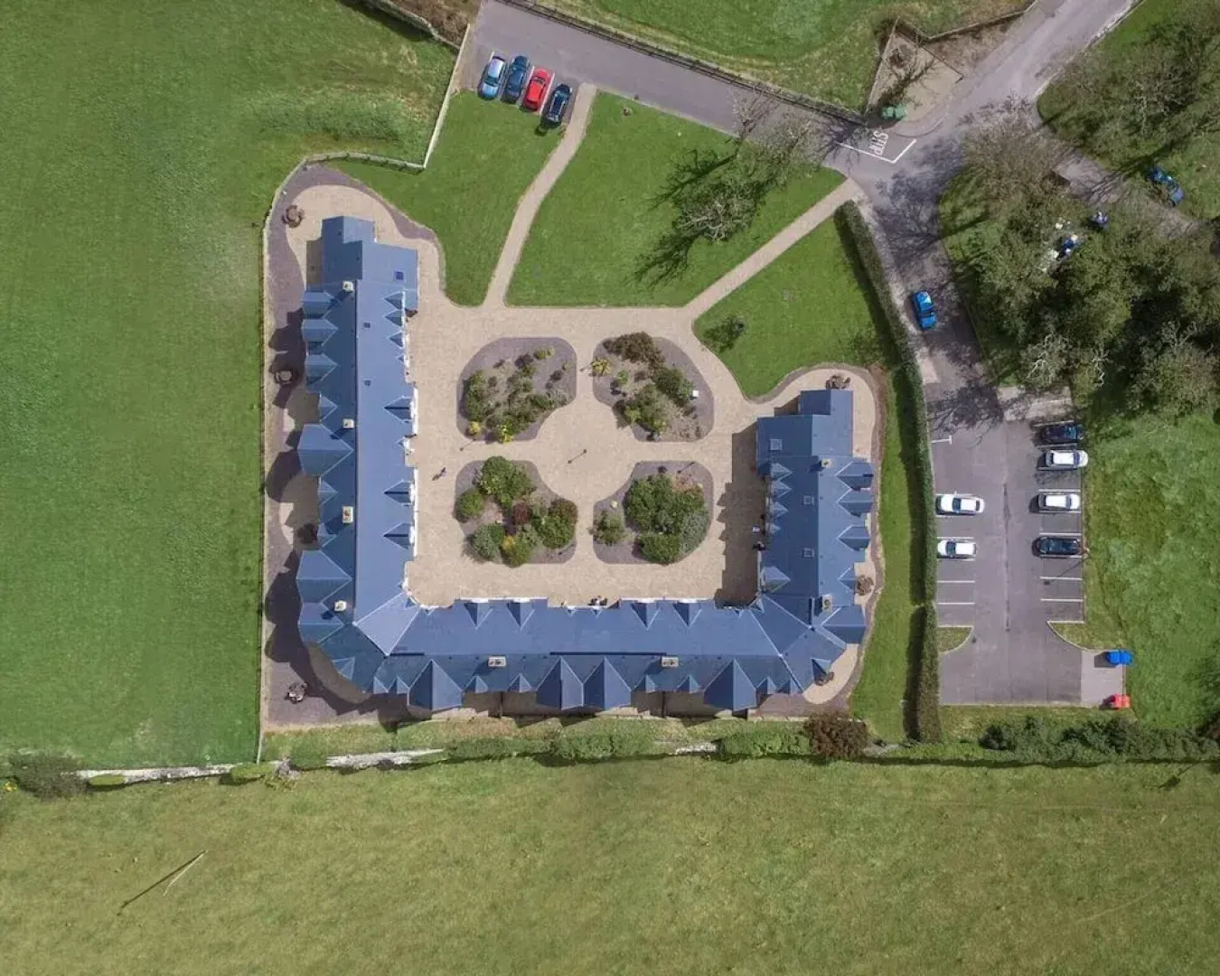 House 3 Dingle Manor Remarkable 3-bed House