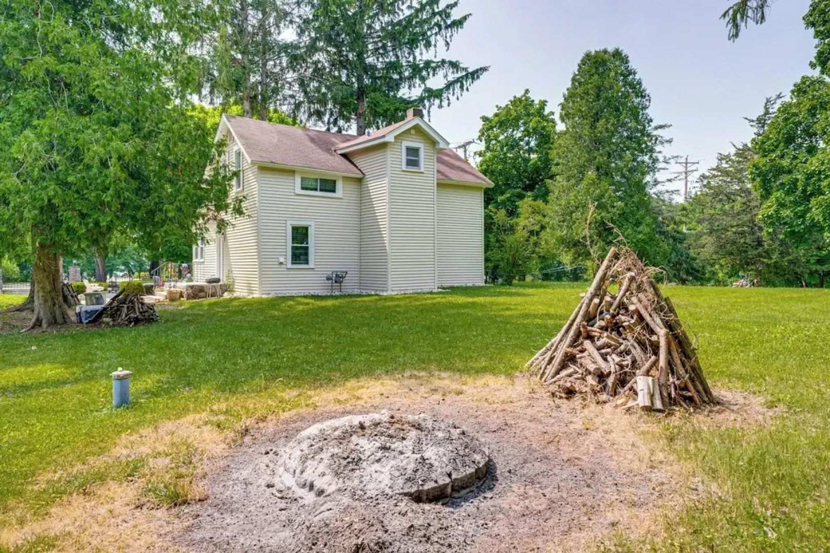 Powers Lake Home w/ Patio - 9 Mi to Lake Geneva!