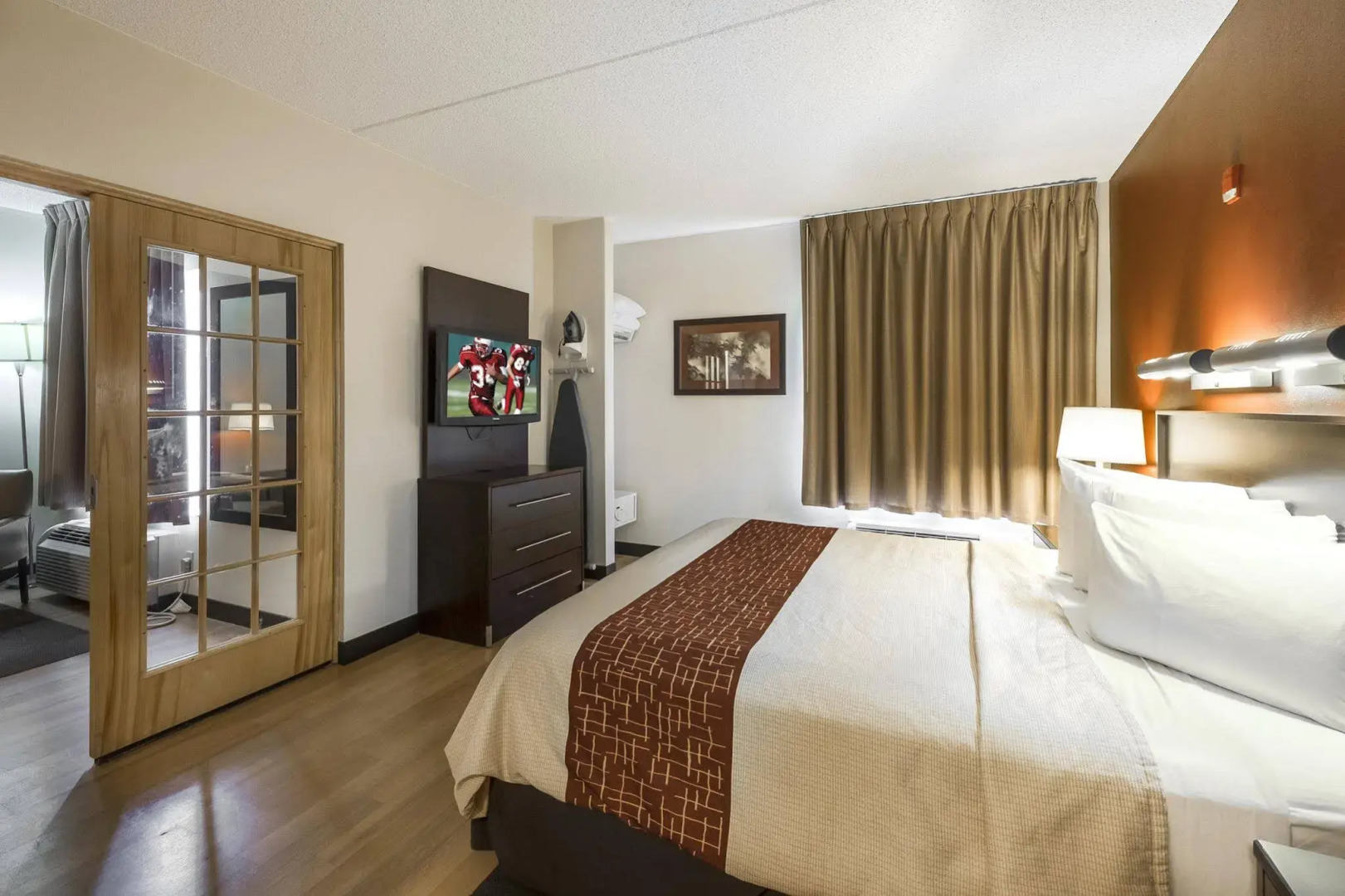 Red Roof Inn PLUS+ Long Island - Garden City