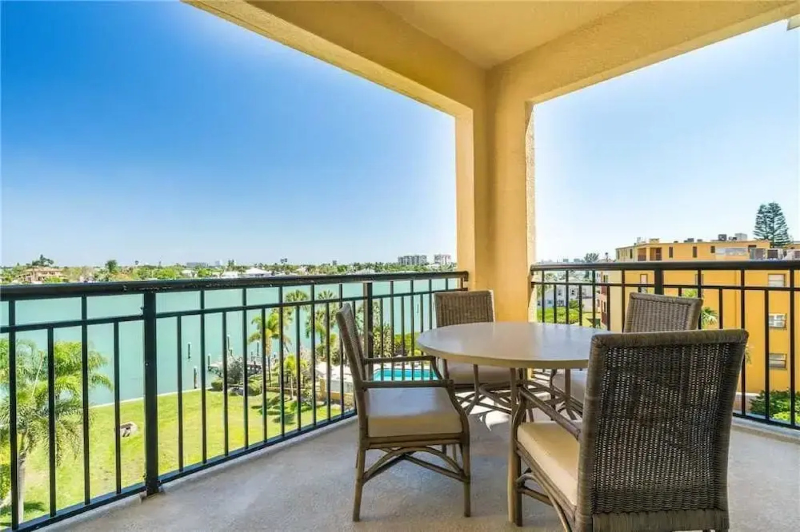 308 - Palms of Treasure Island