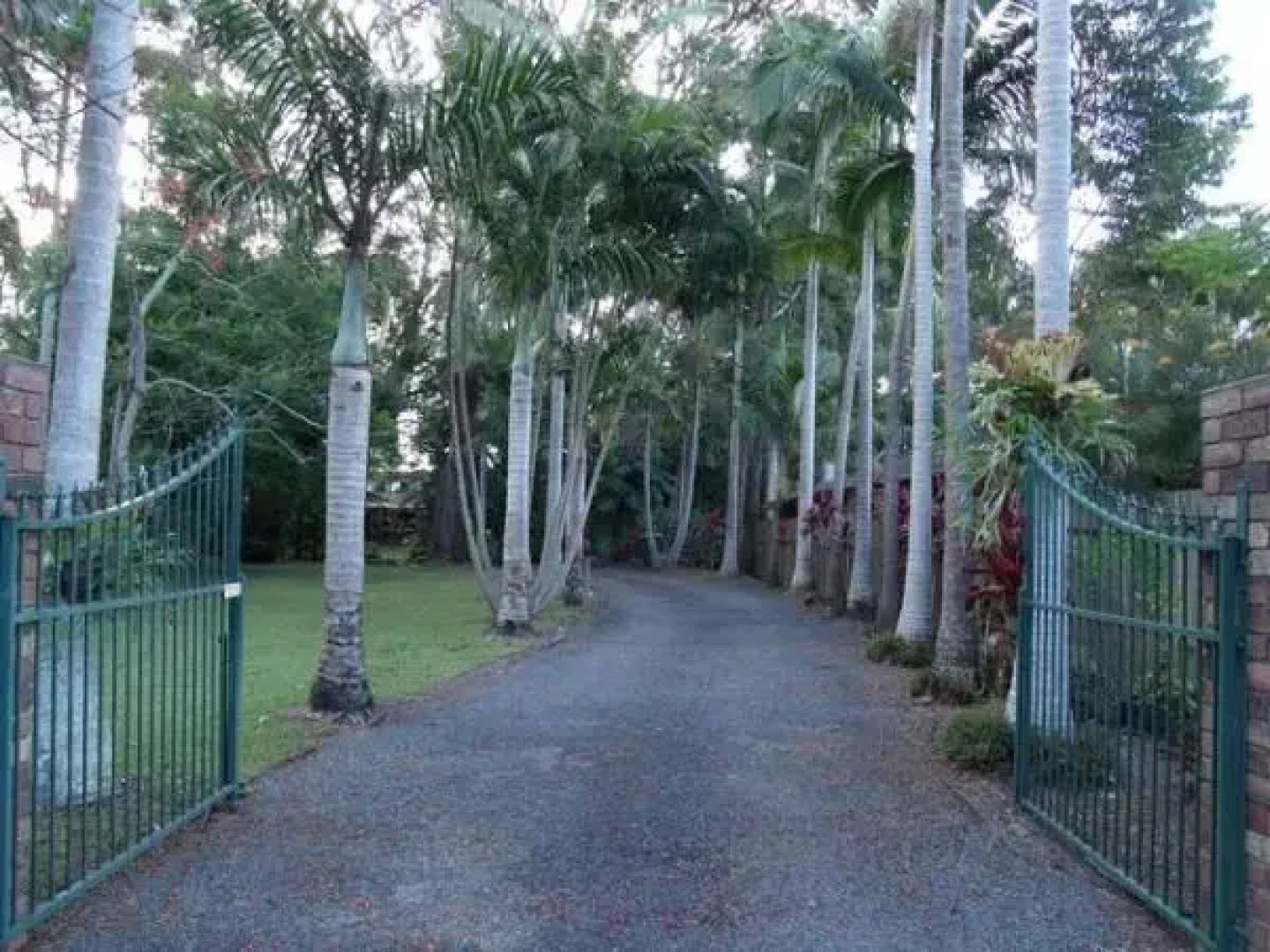 Emerald Tropical Palms B&B