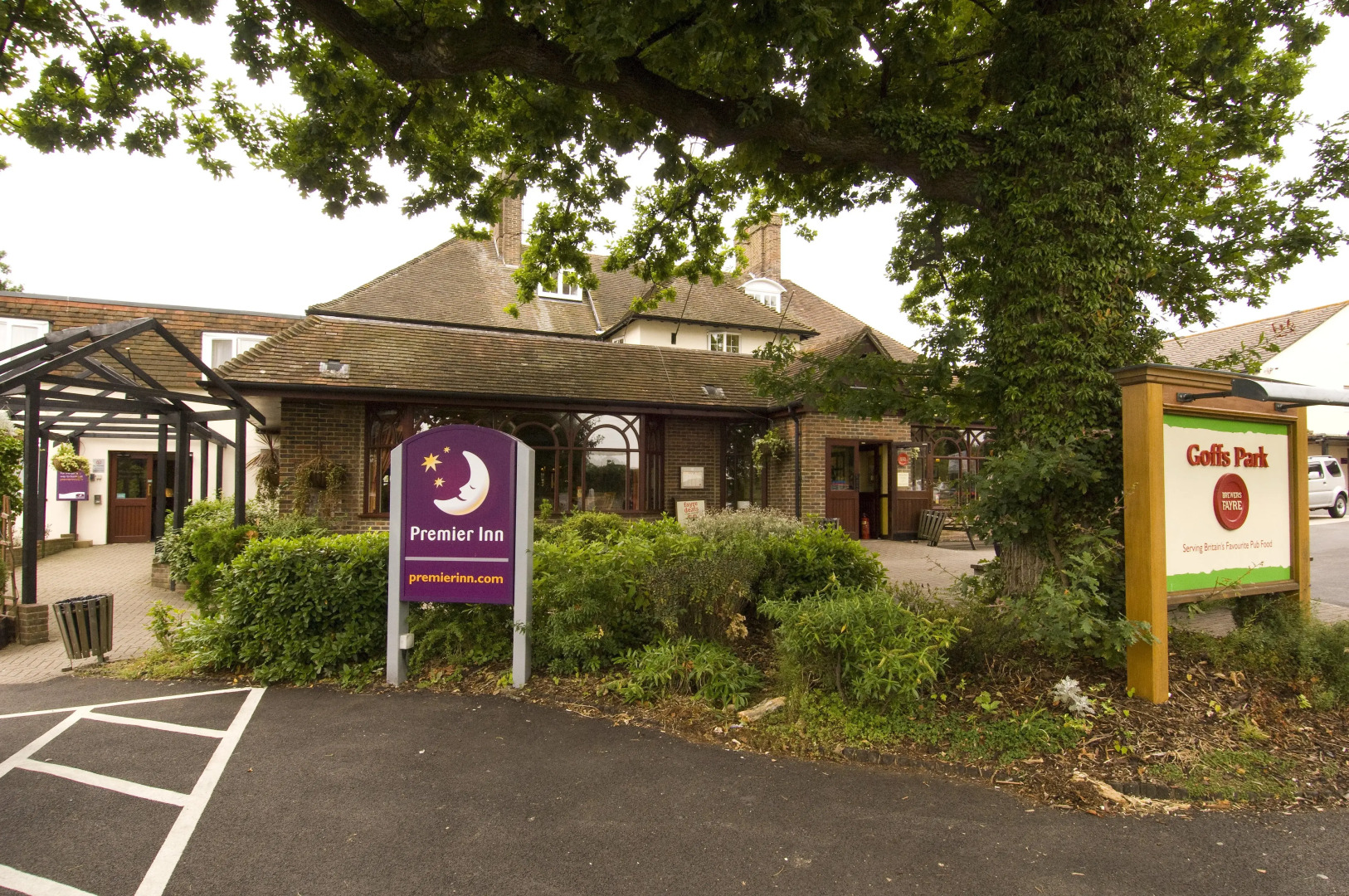 Premier Inn Gatwick Crawley - Goff's Park