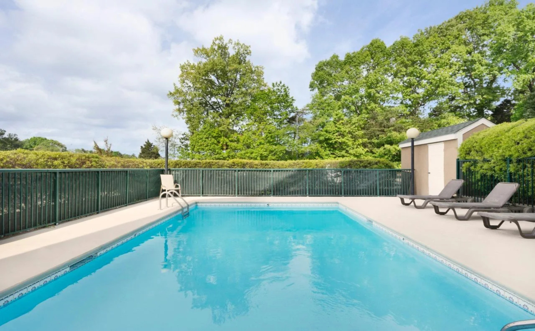 Country Inn & Suites by Radisson, Burlington (Elon), NC