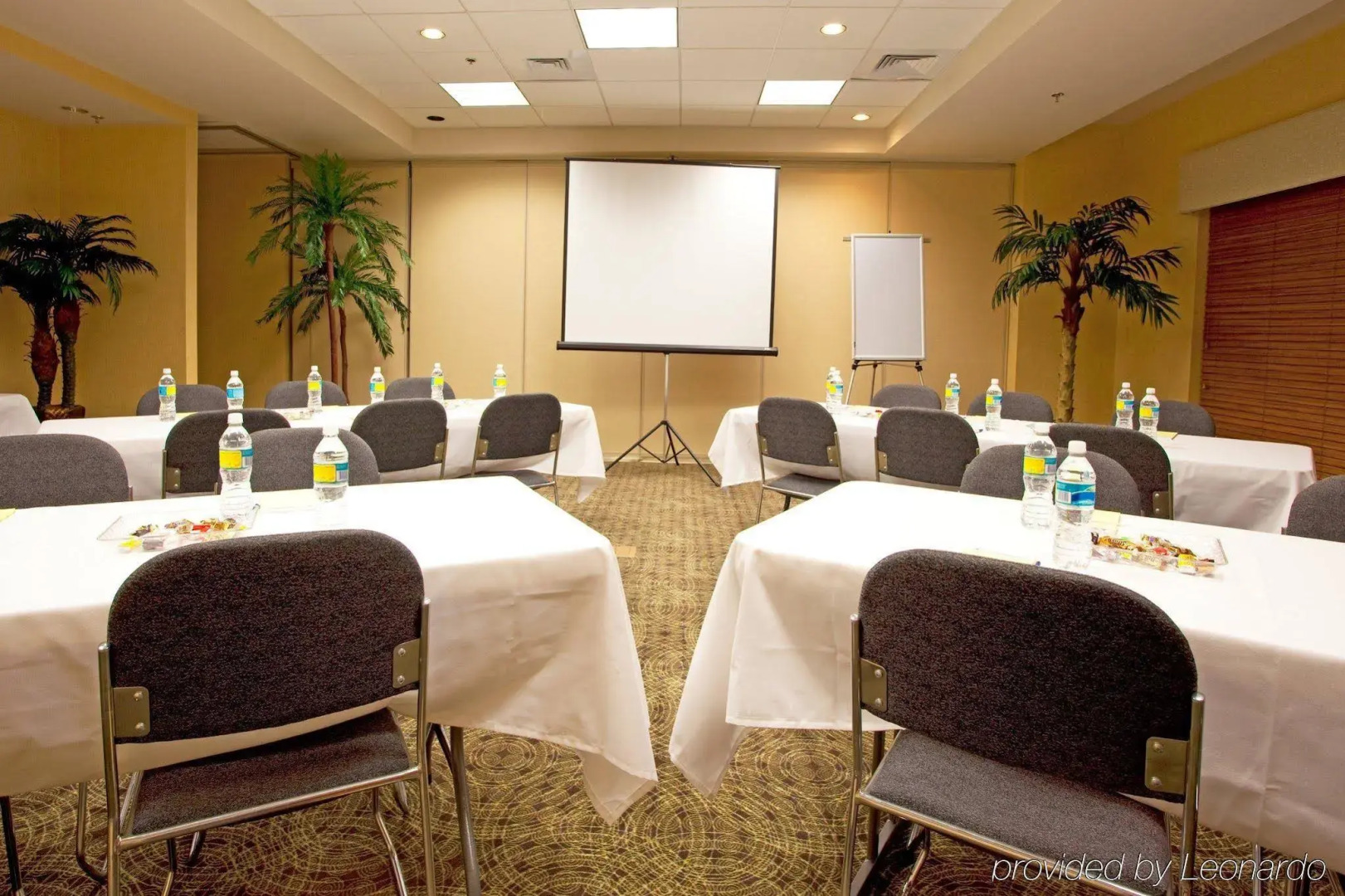 Holiday Inn Express & Suites Chaffee-Jacksonville West by IHG