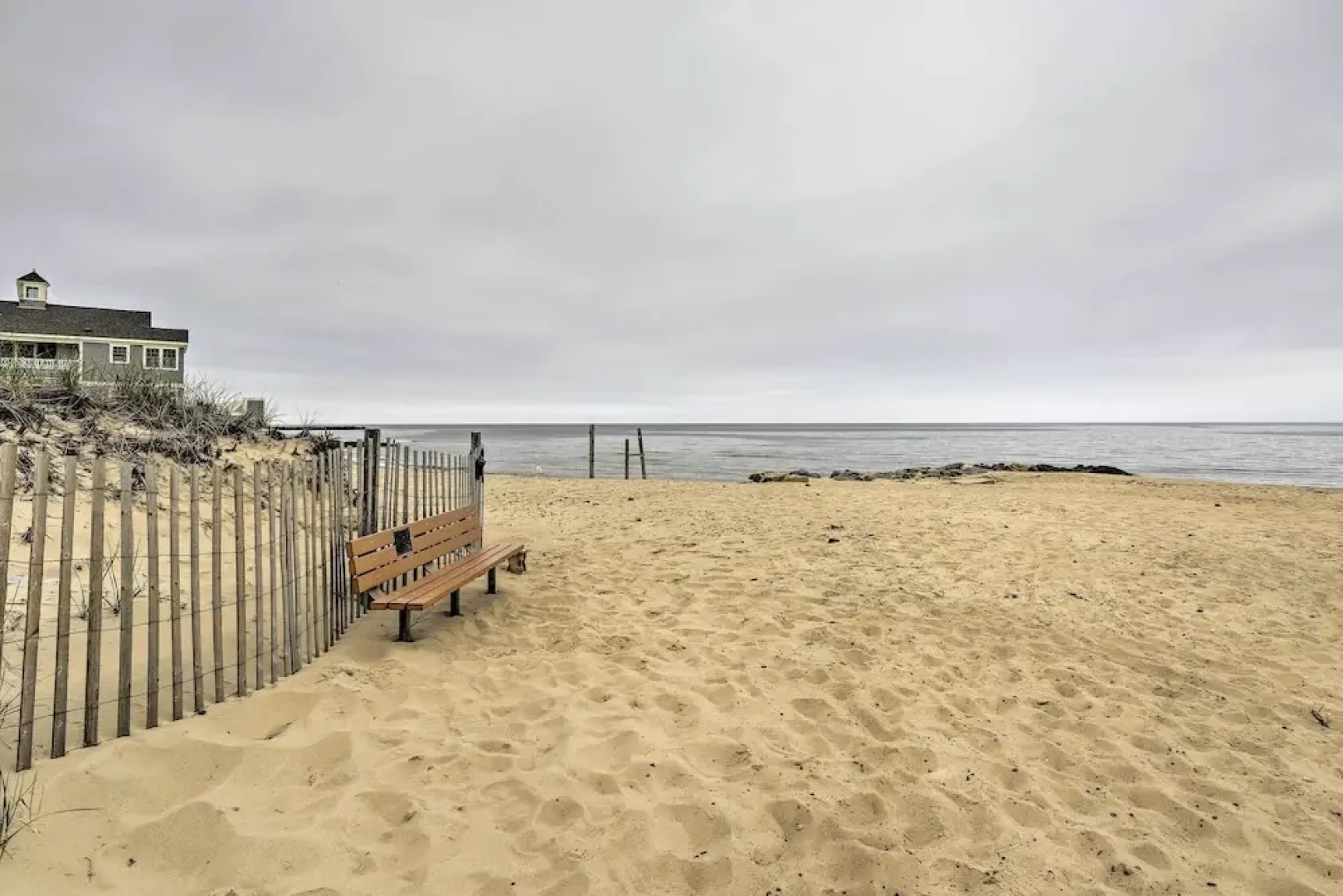 Spacious Getaway W/deck - Walk to Nantucket Sound!