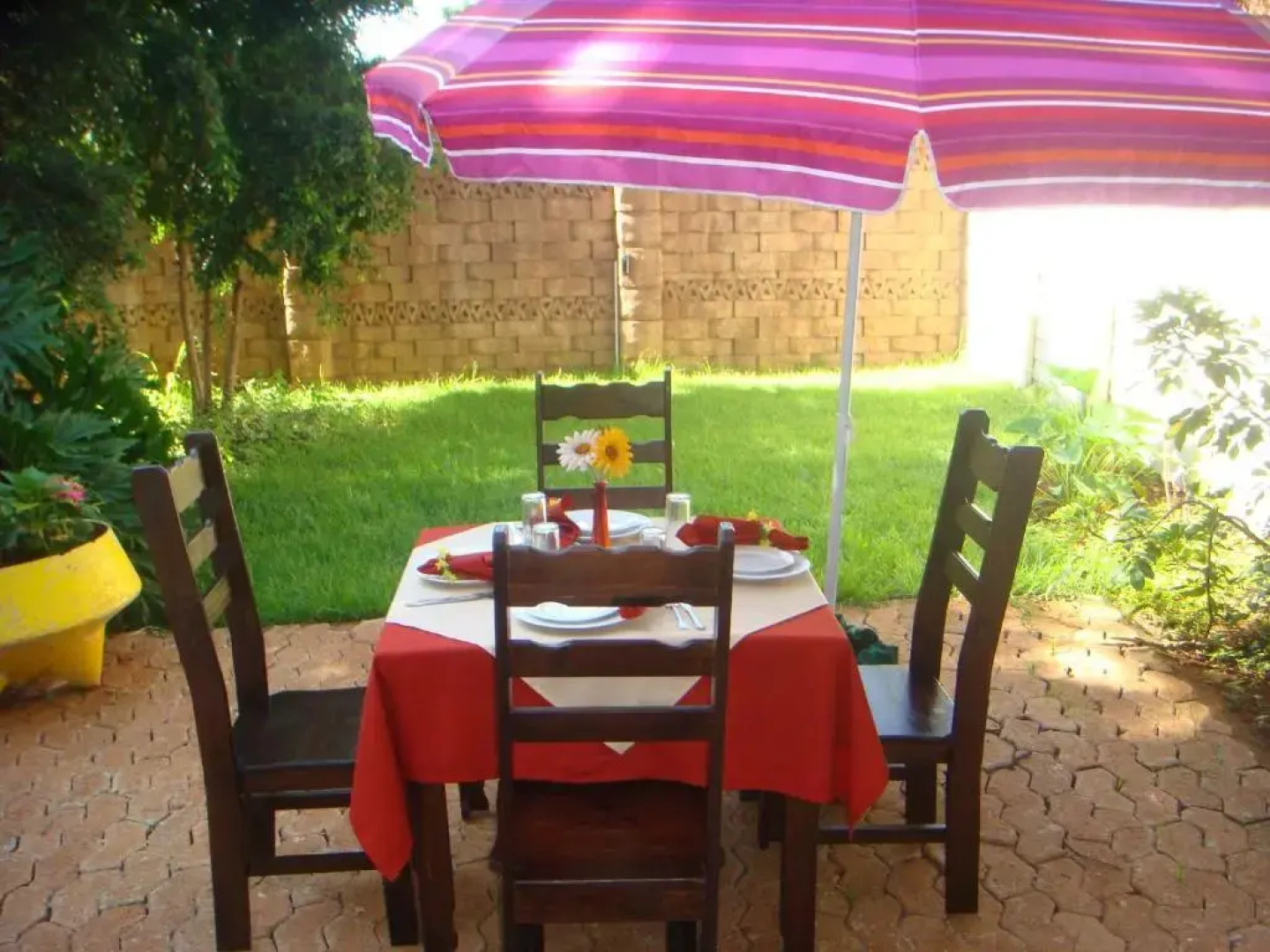 Heatherdale Guesthouse & Shuttle Services