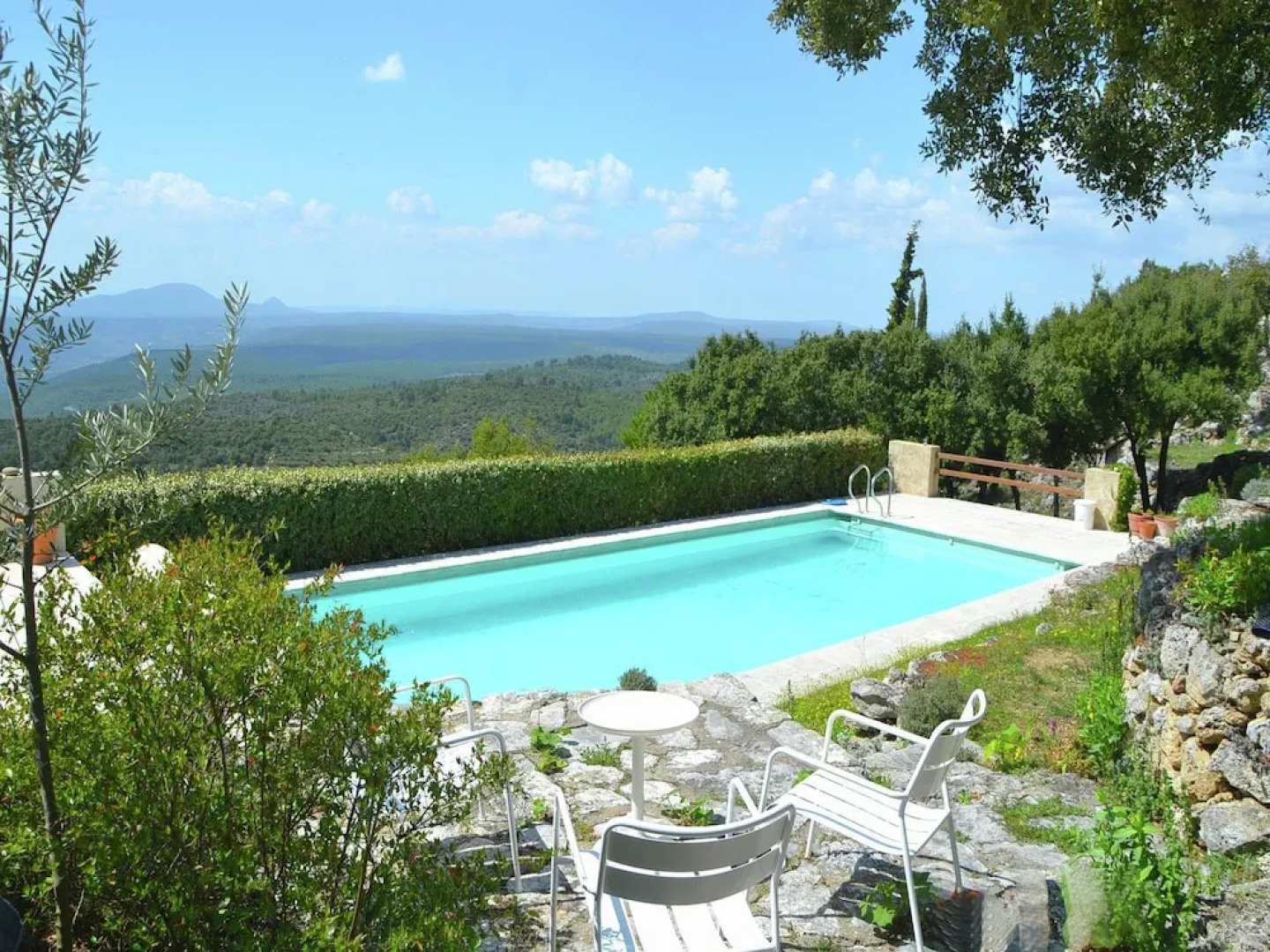 Sprawling Villa in Tourtour with Swimming Pool