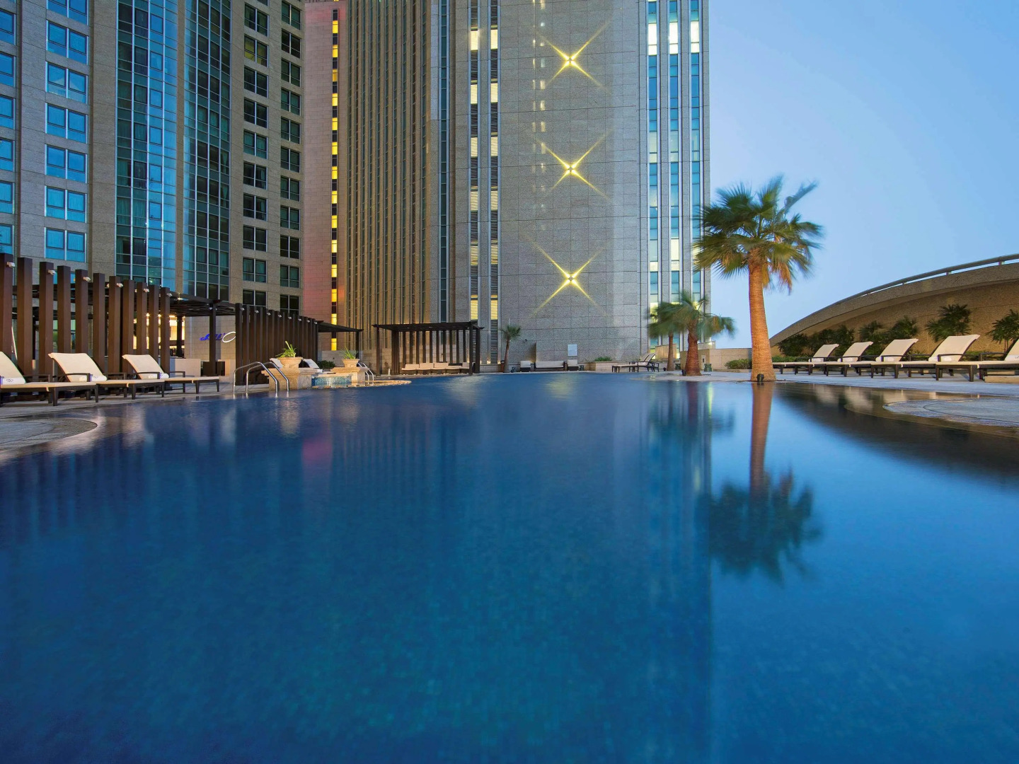 Отель Sofitel Abu Dhabi Corniche