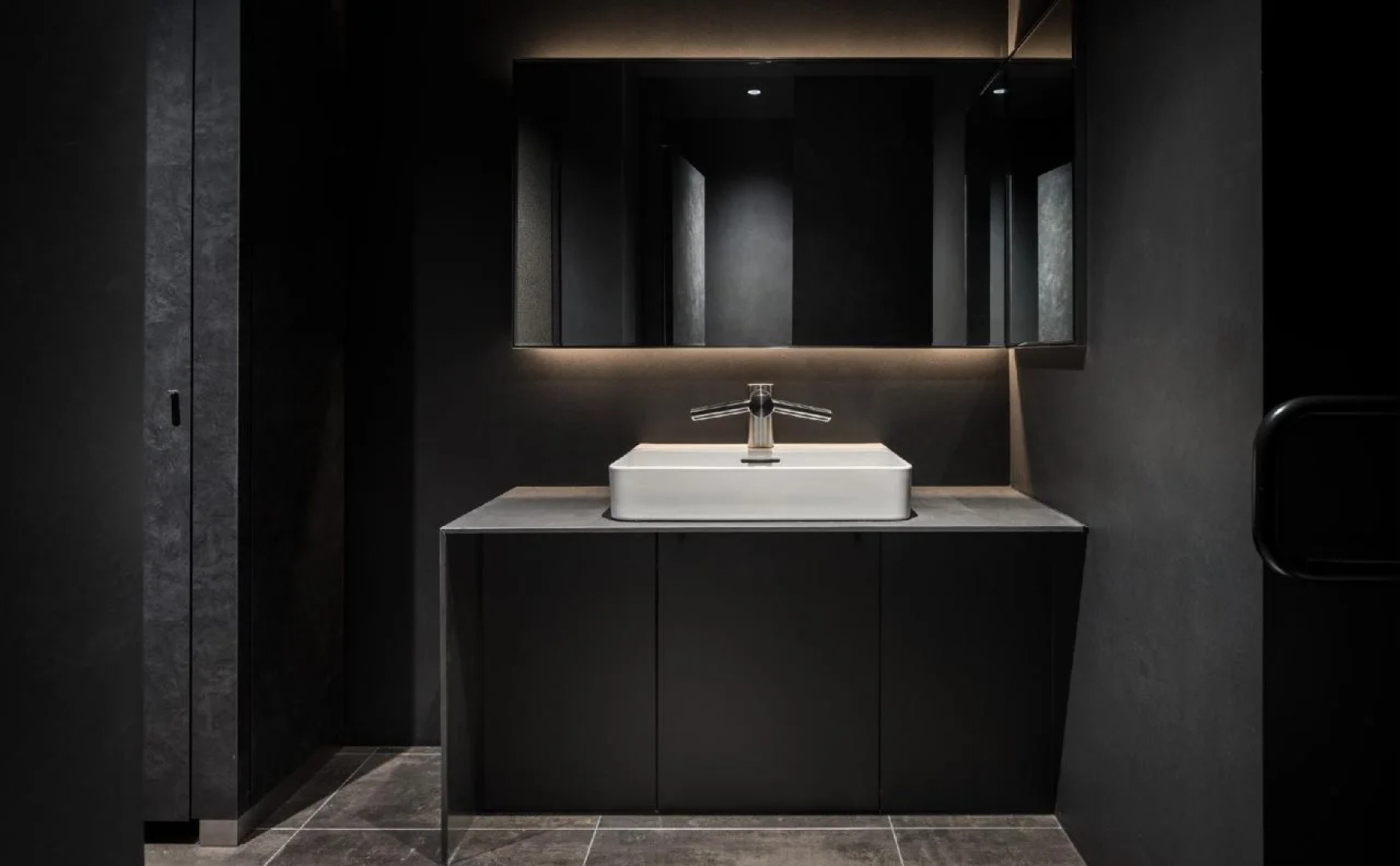 Отель Bespoke Shinsaibashi