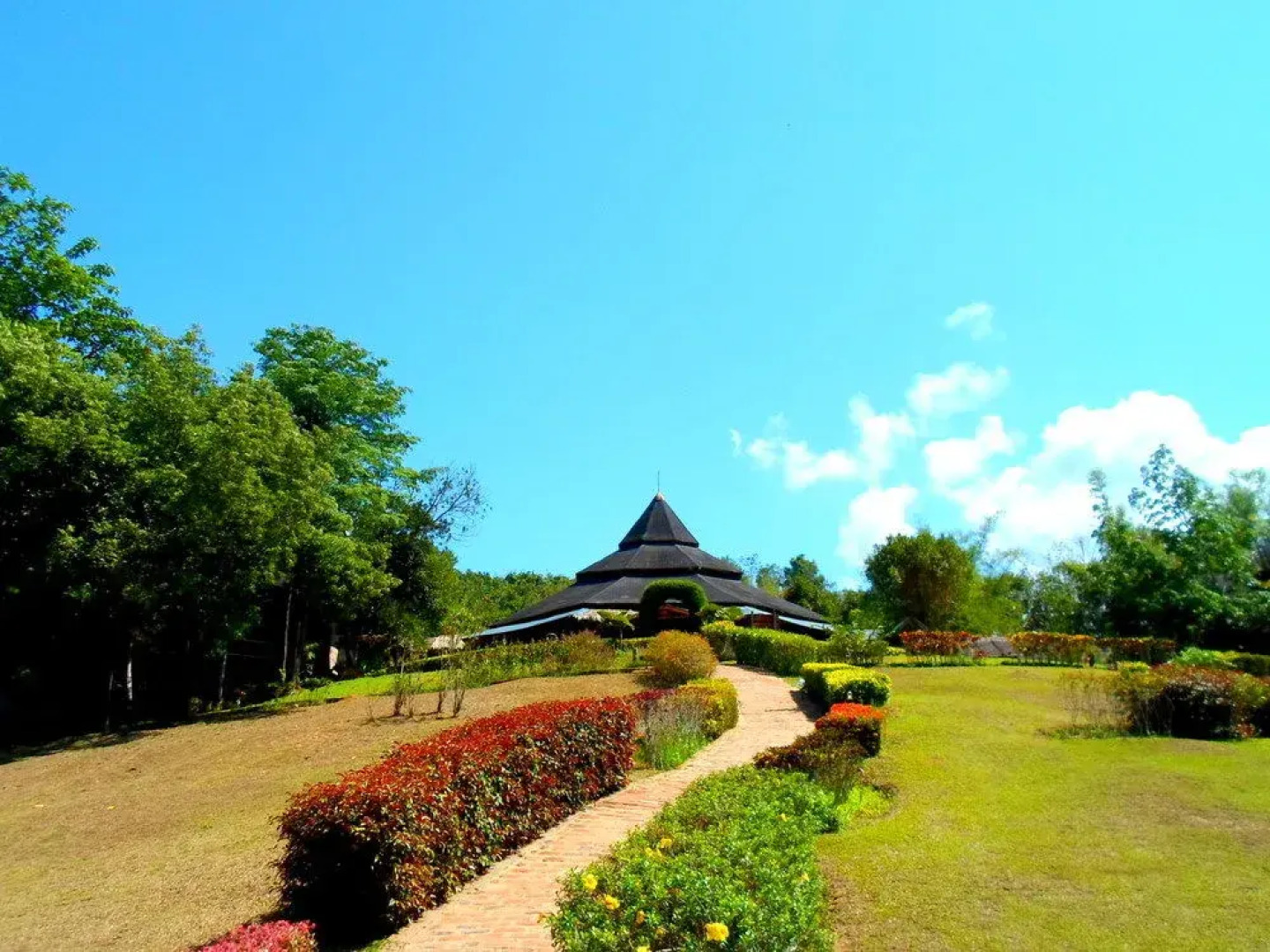 The Cliff and River Jungle Resort