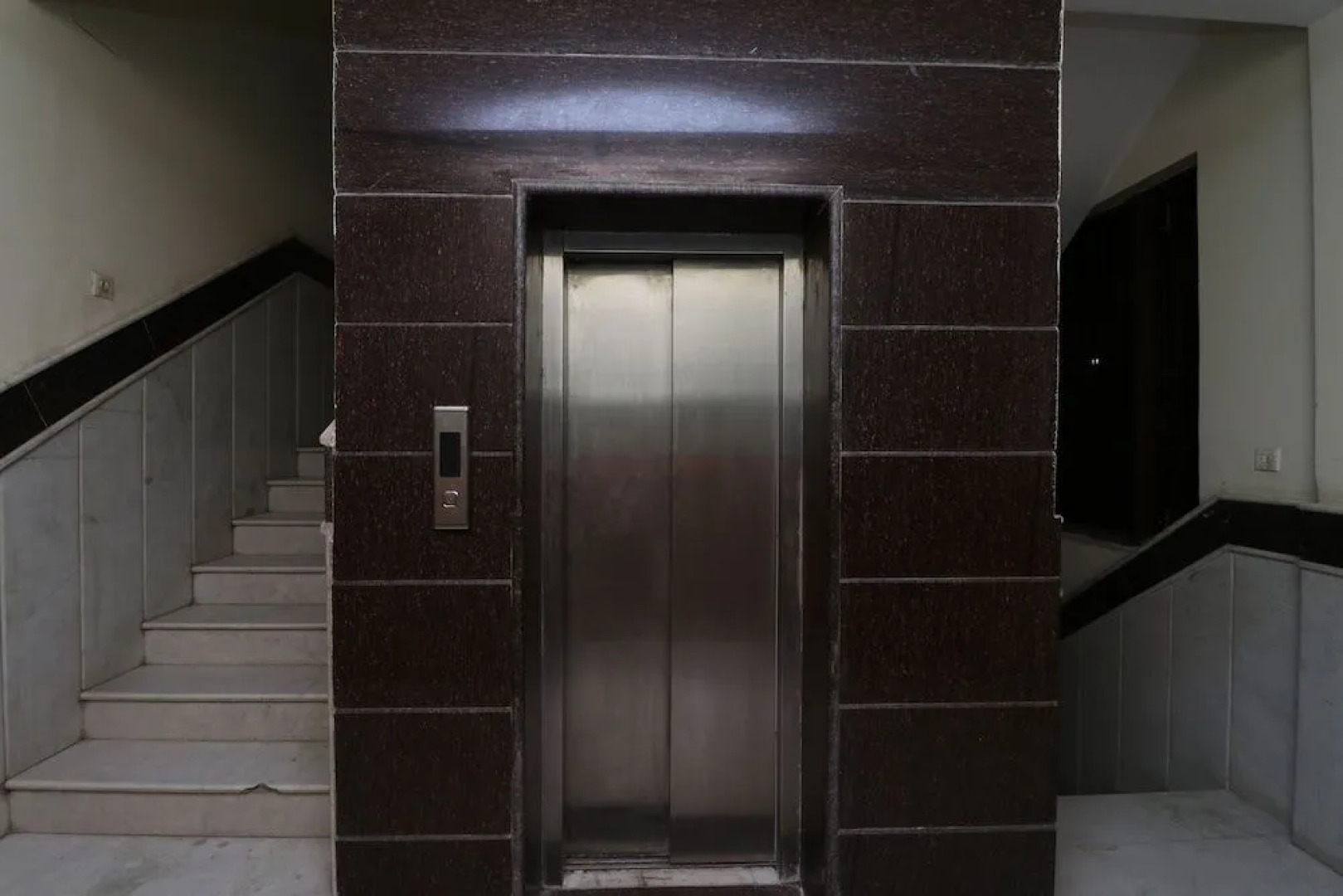 Oyo 30740 Hotel Gurudham Vrindavan