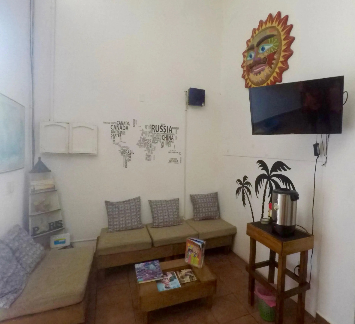 Mayflower Hotel & Hostal