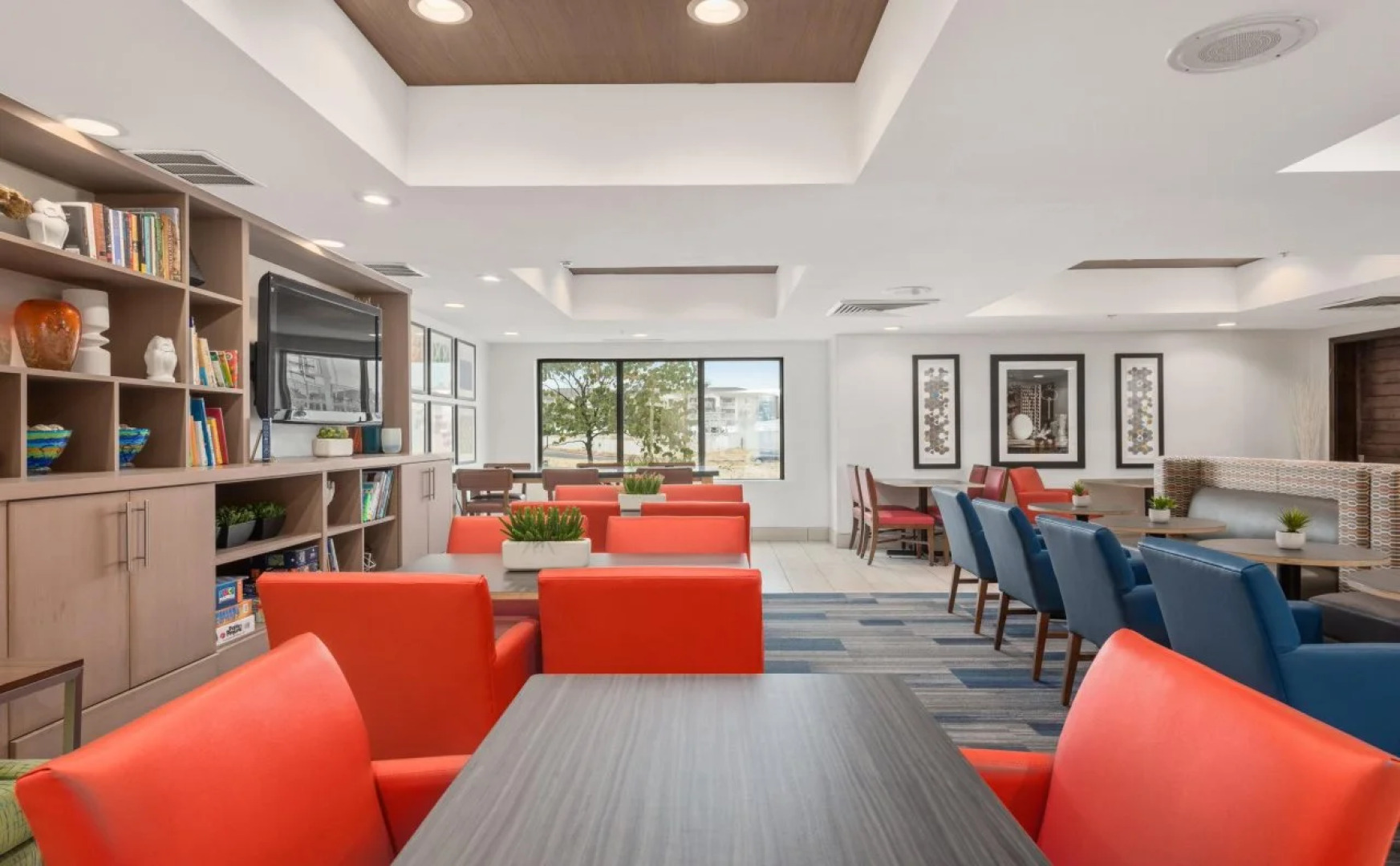 Holiday Inn Express Hotel and Suites West Valley by IHG