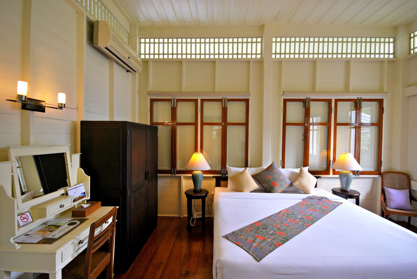 Baan Bayan Beachfront Hotel