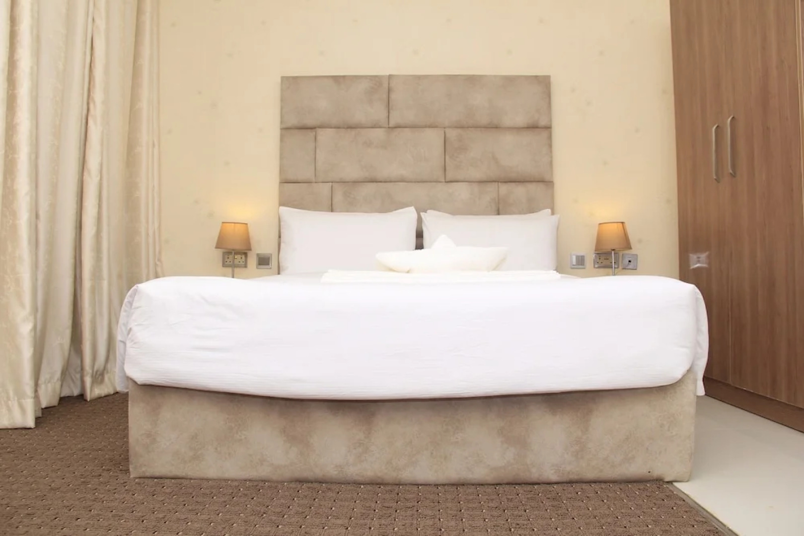 Mt Deluxe Hotel Asaba