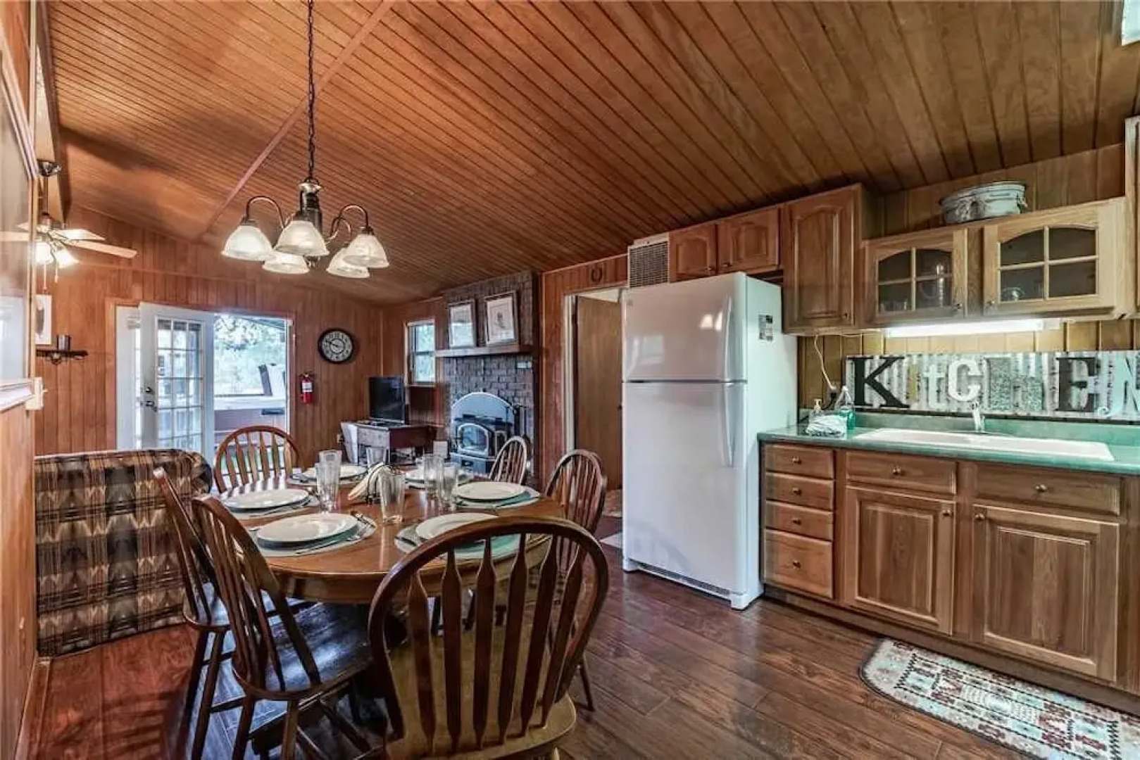 Wild Horse Retreat - Two Bedroom Cabin with Hot Tub