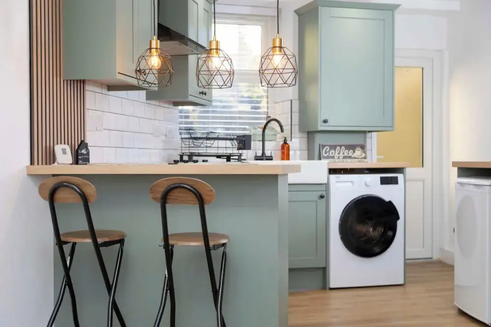 Cosy-cute Miner's Cottage on the Taff Trail