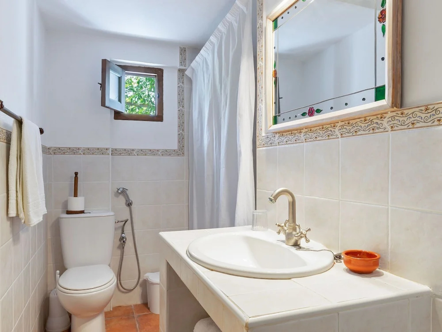 Delightful Mansion in Huétor-Tájar near Sea