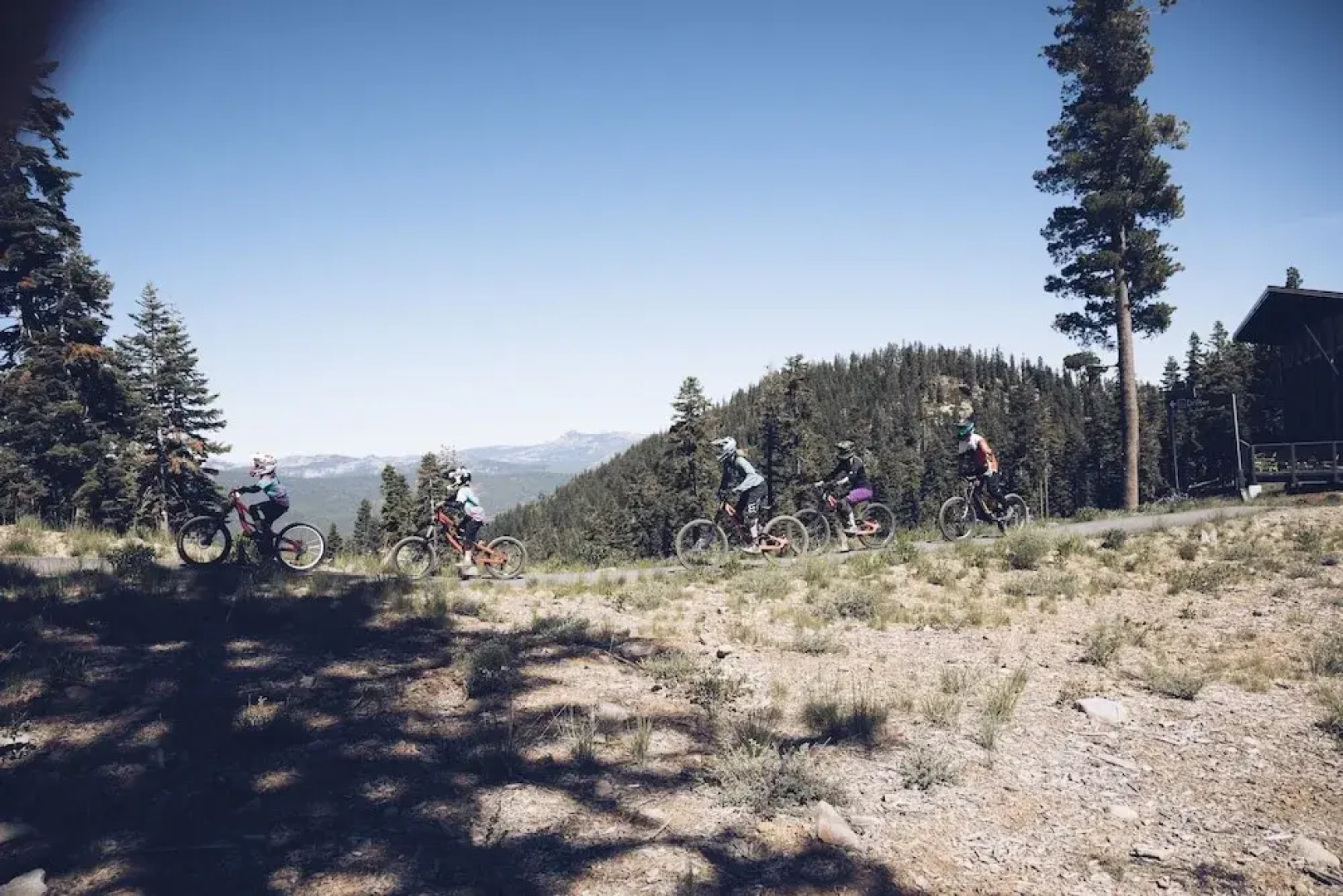 Cozy Aspen Grove 2 bed 2 bath by RedAwning Save 10% on 3 Nights, 15% on 5 Nights!