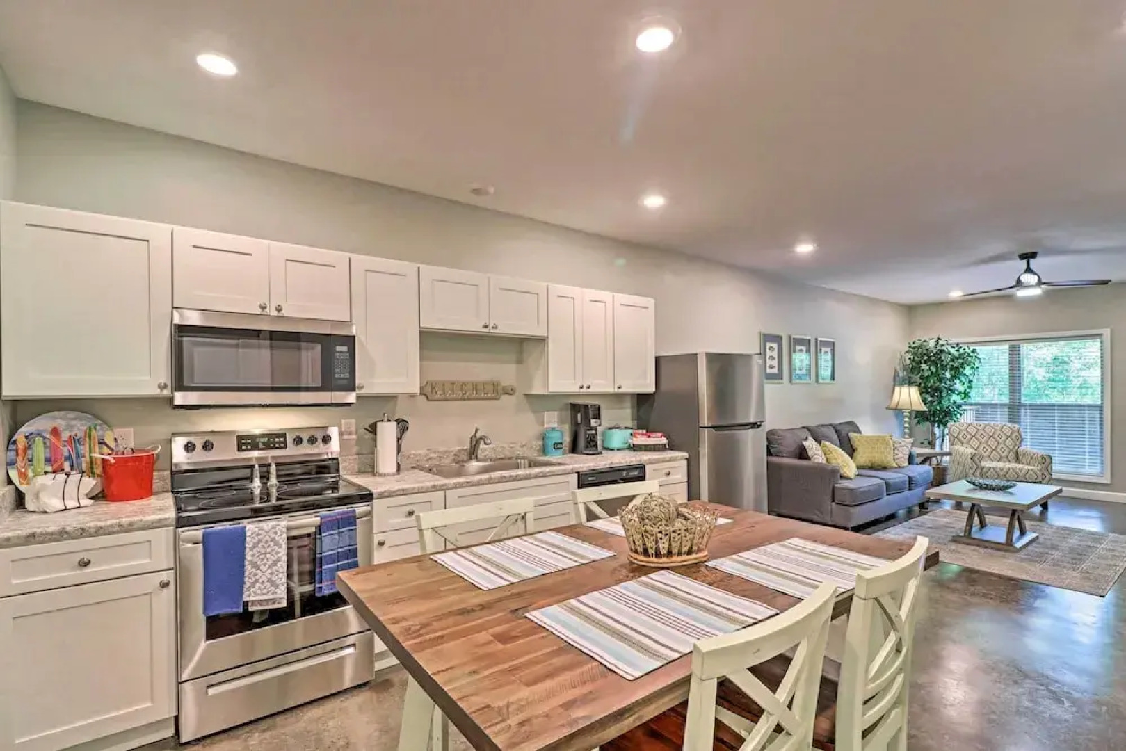 Dtwn Bull Shoals Condo: 1 Mi to Lake Access!