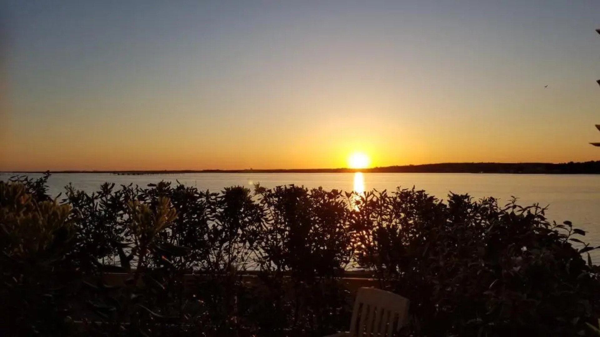 Charmant T2 pieds dans l'eau tout confort climatisé classé 2 étoiles tarif promotionnel pour curistes