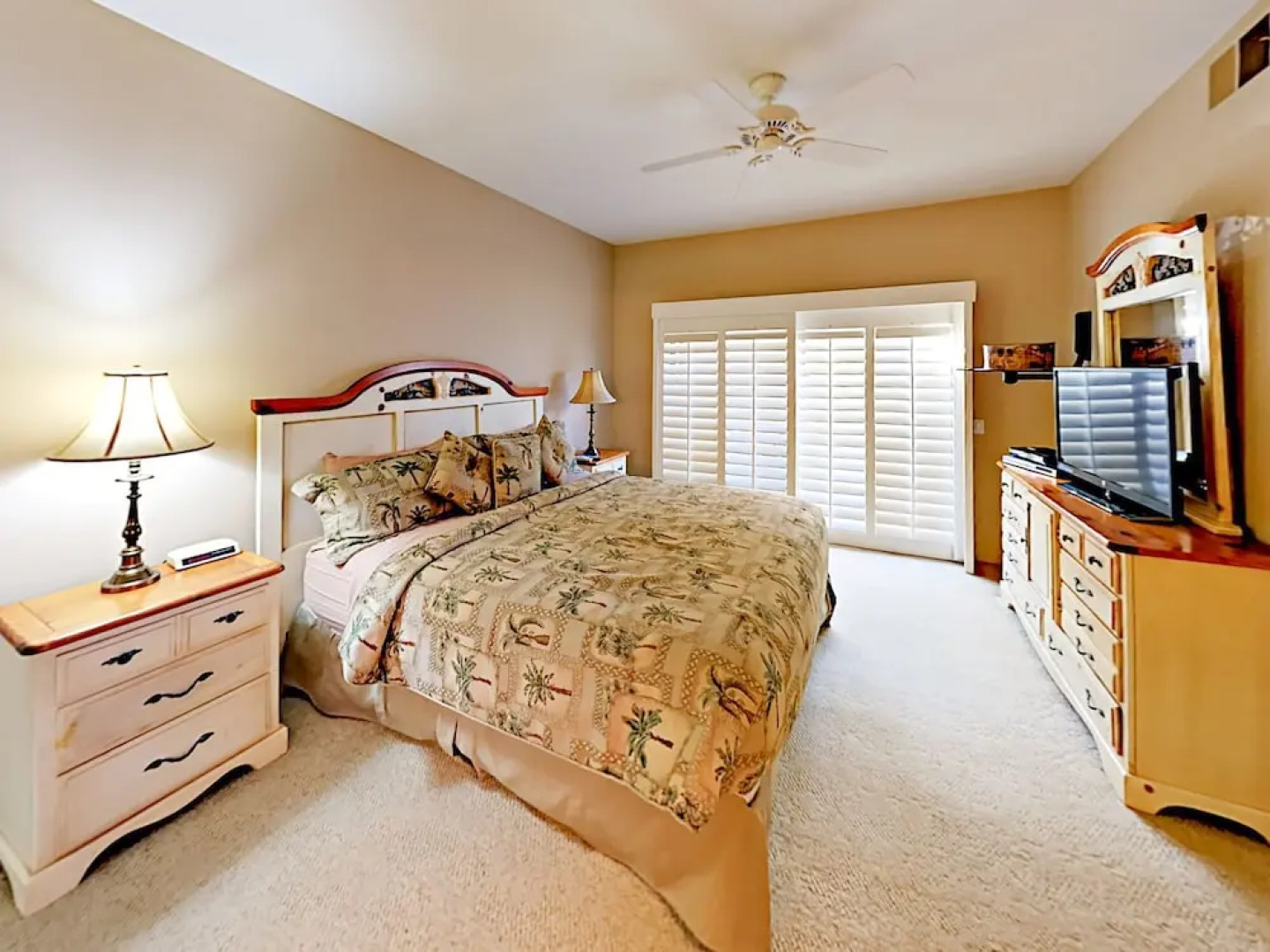 Oak Tree Condominium 3 Bedrooms 2 Bathrooms Condo