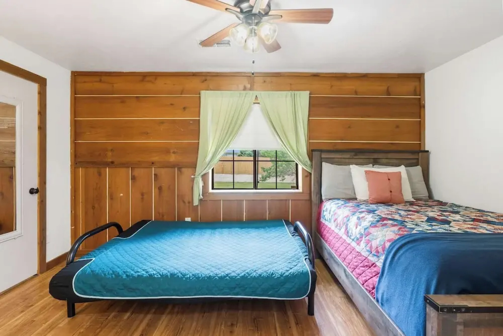 The Cozy Cottage Getaway - Private Pool & Hot Tub