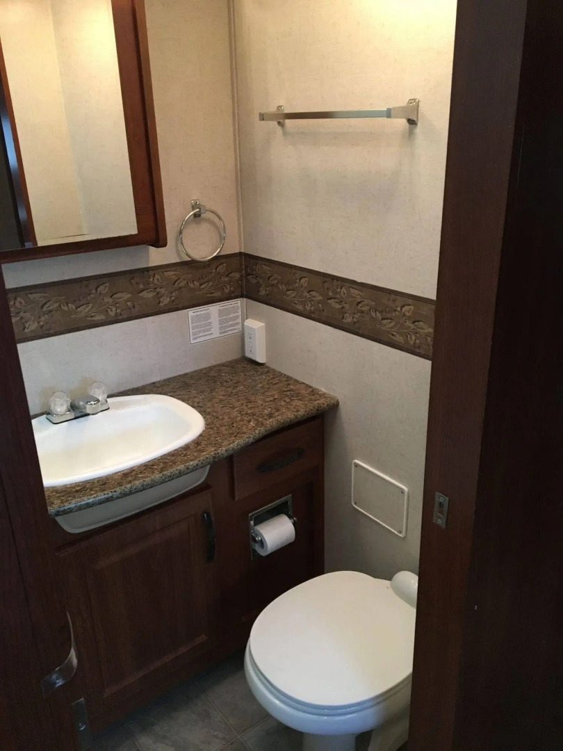 Royalty Maples Motel & Cottages