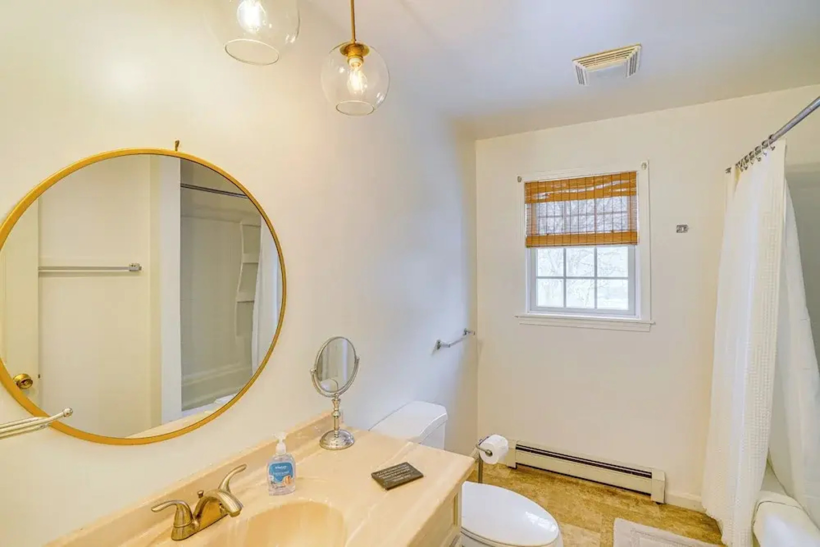 Walk to Dining: Downtown Lenox Guest House!