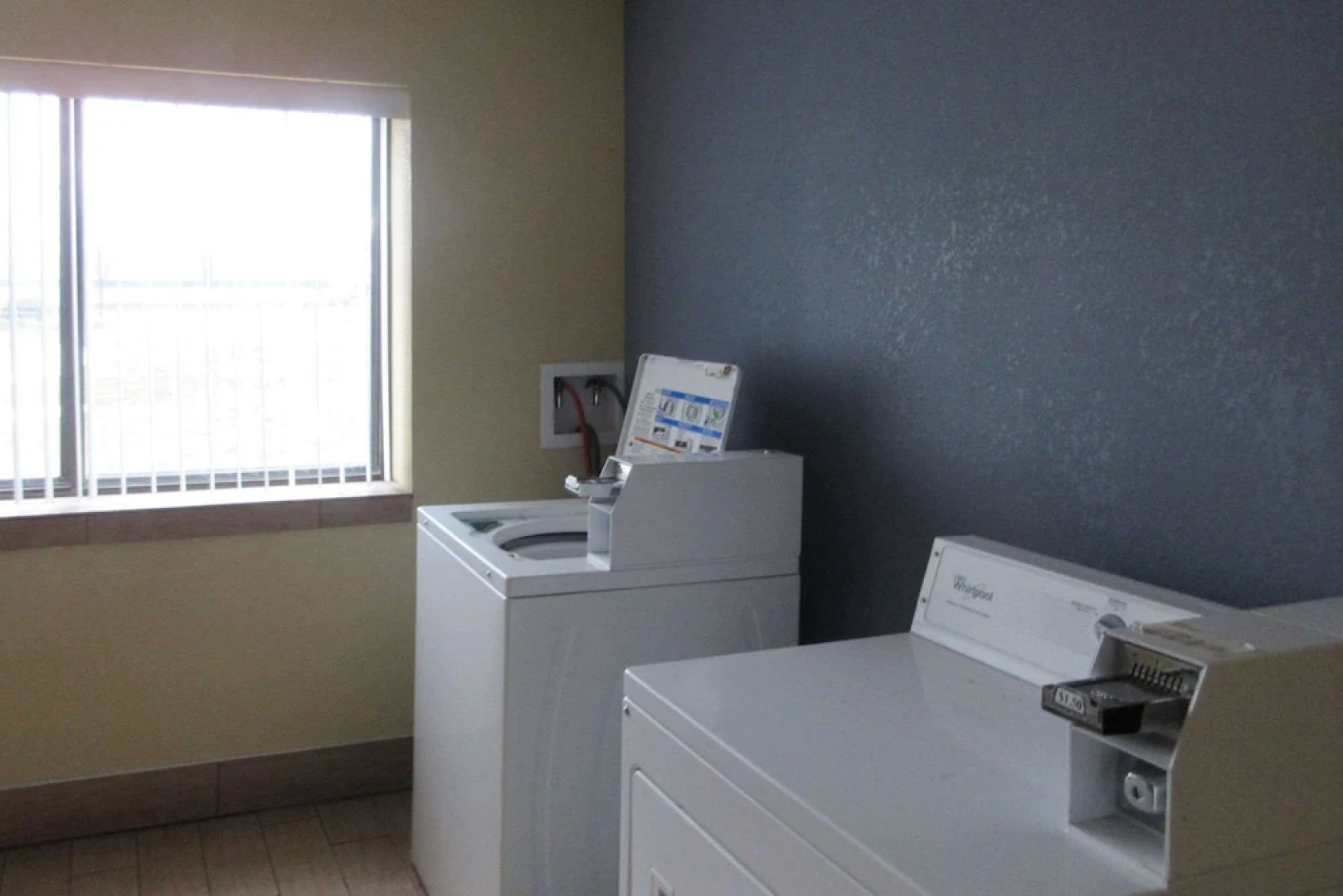 Days Inn & Suites Benton Harbor MI