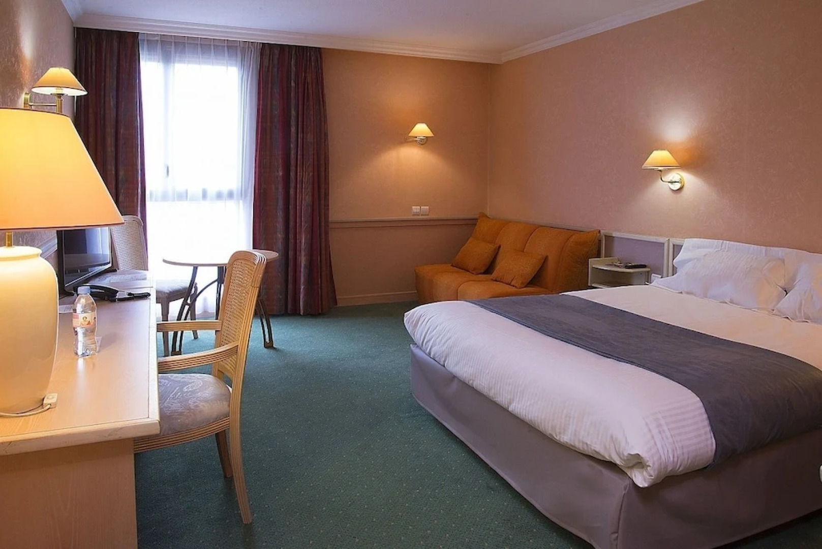 Hotel Logis de Lyon Est