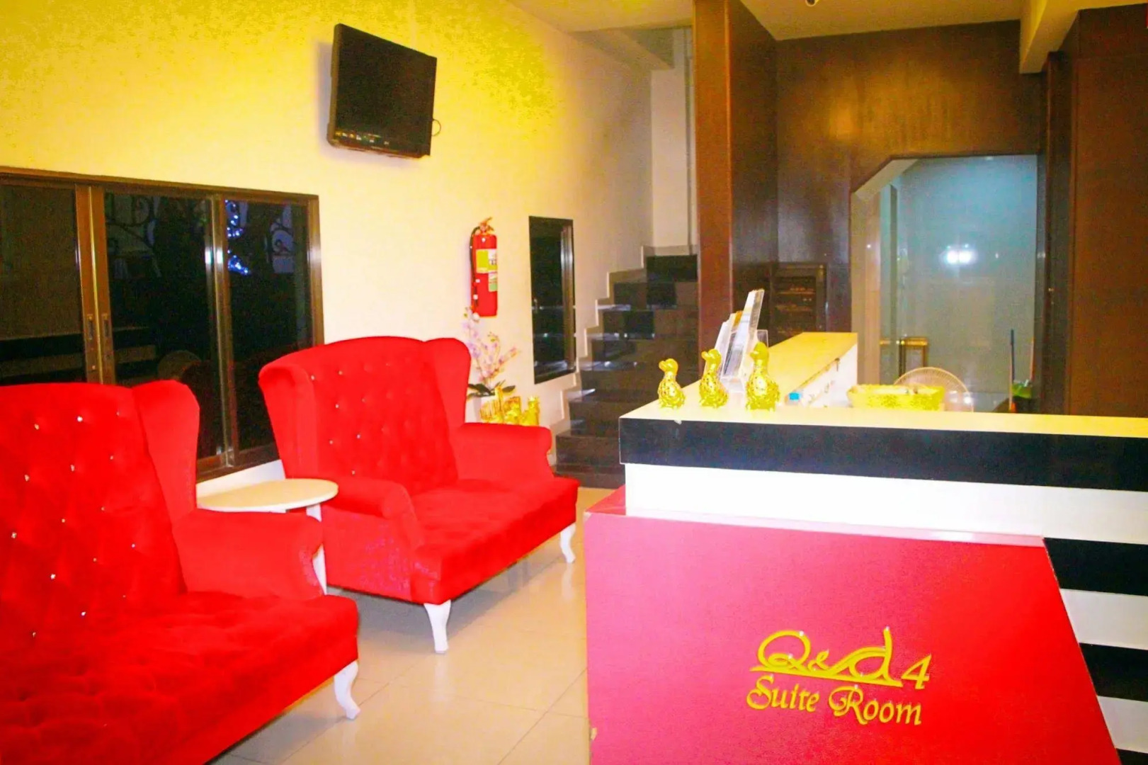 Royal Q&D Suites Hotel