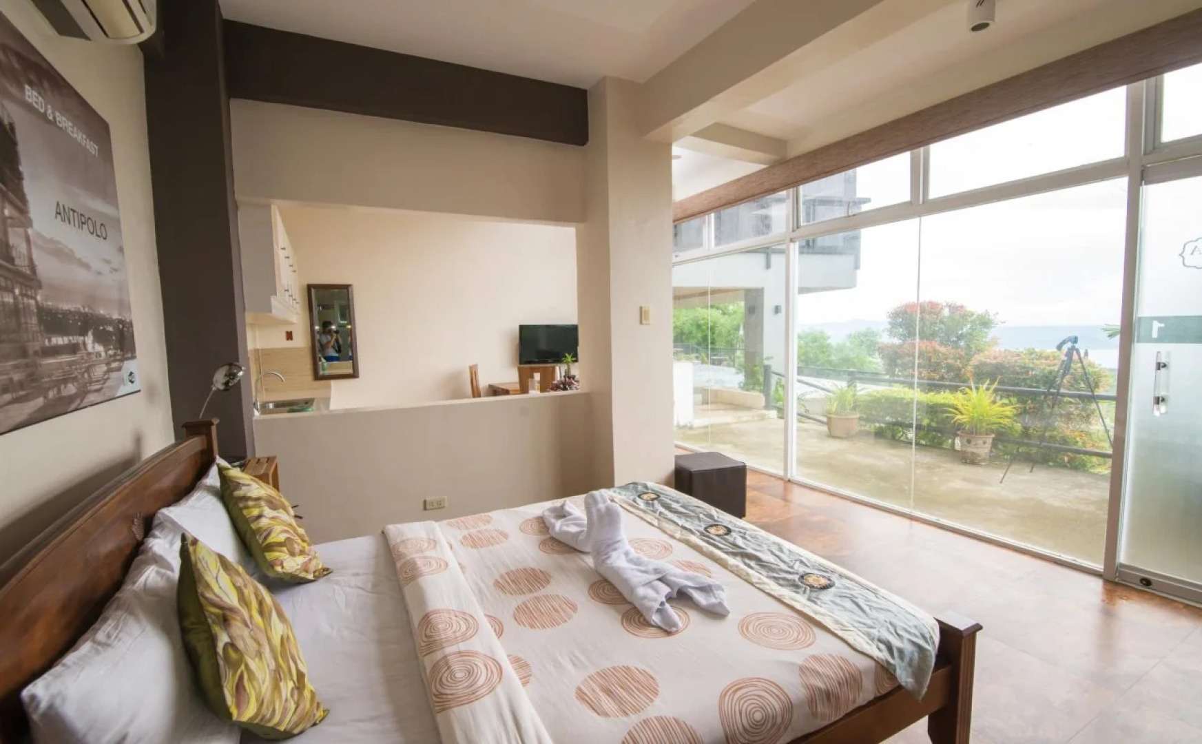 Casa Alegria Bed And Breakfast Tagaytay by Cocotel