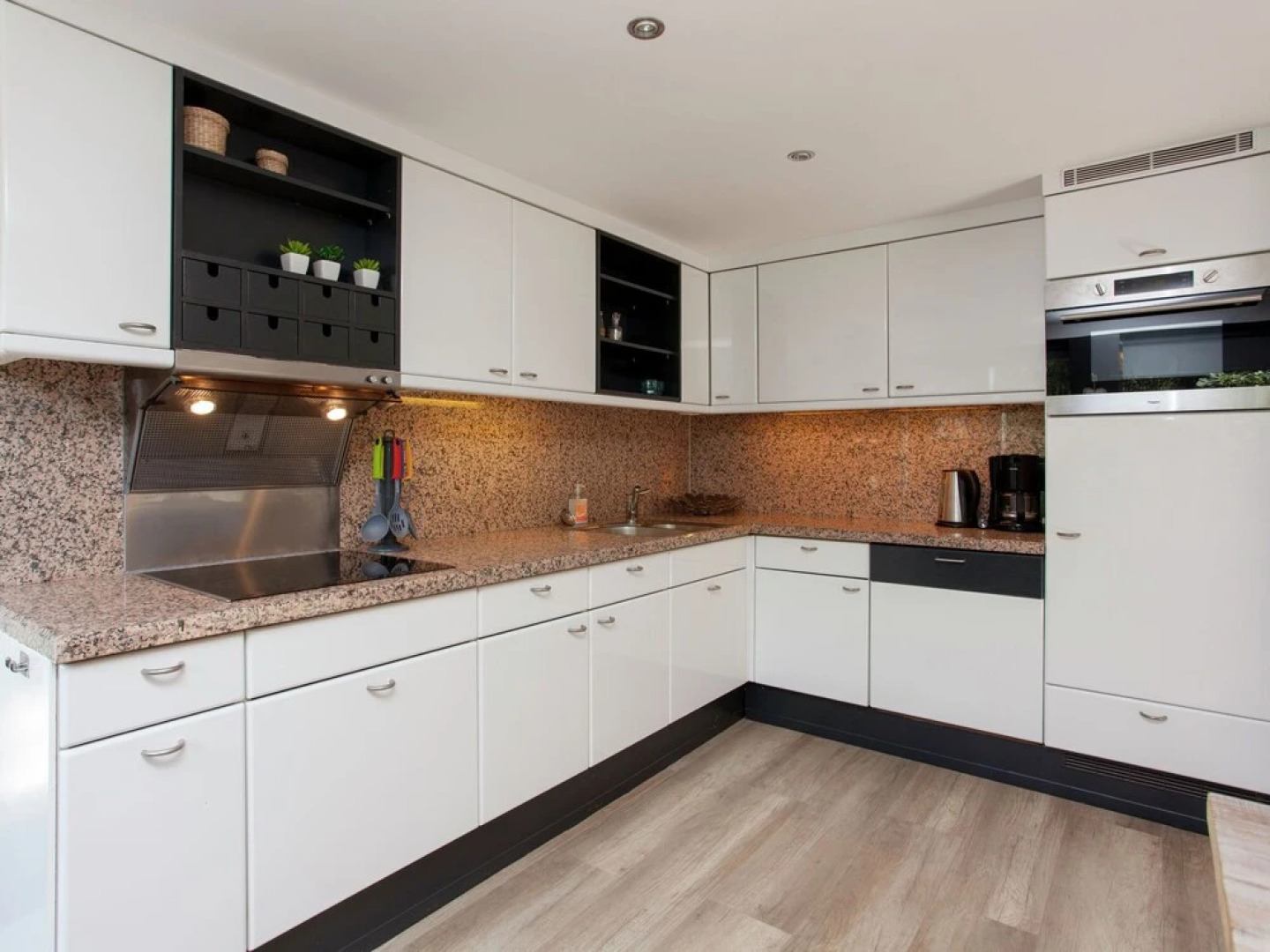 Atmospheric Holiday Home in Noordwijkerhout near Beach