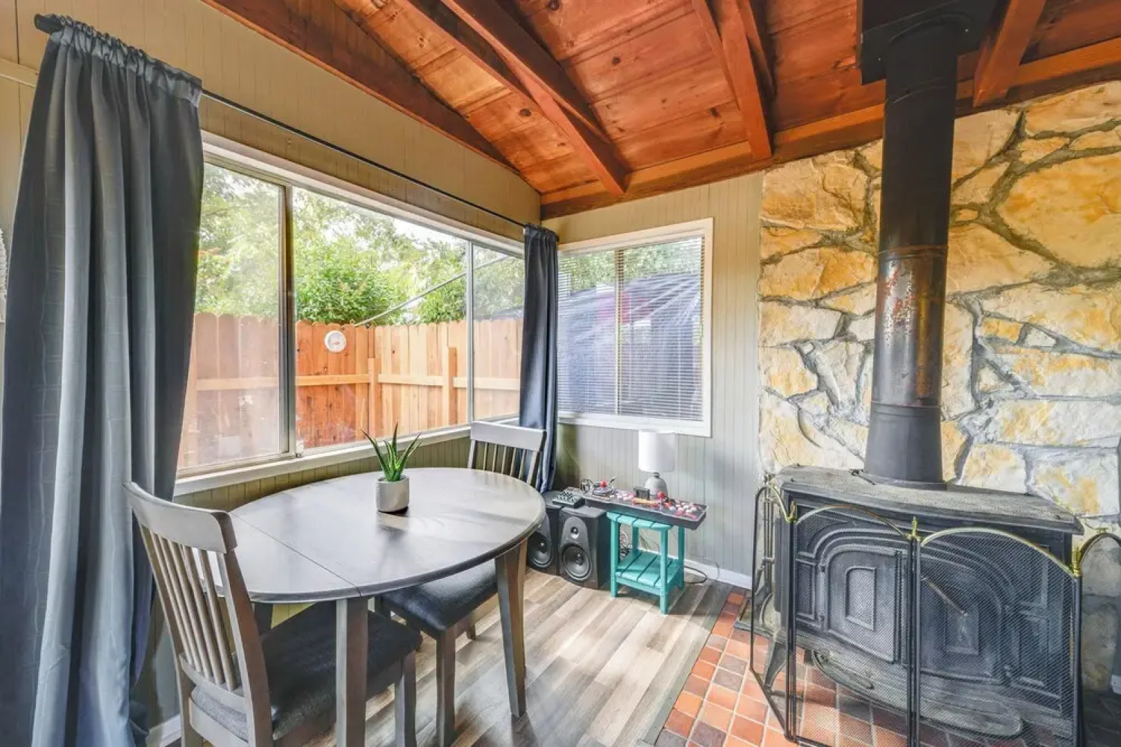 < 1 Mi to Water: Cozy Clearlake Cabin