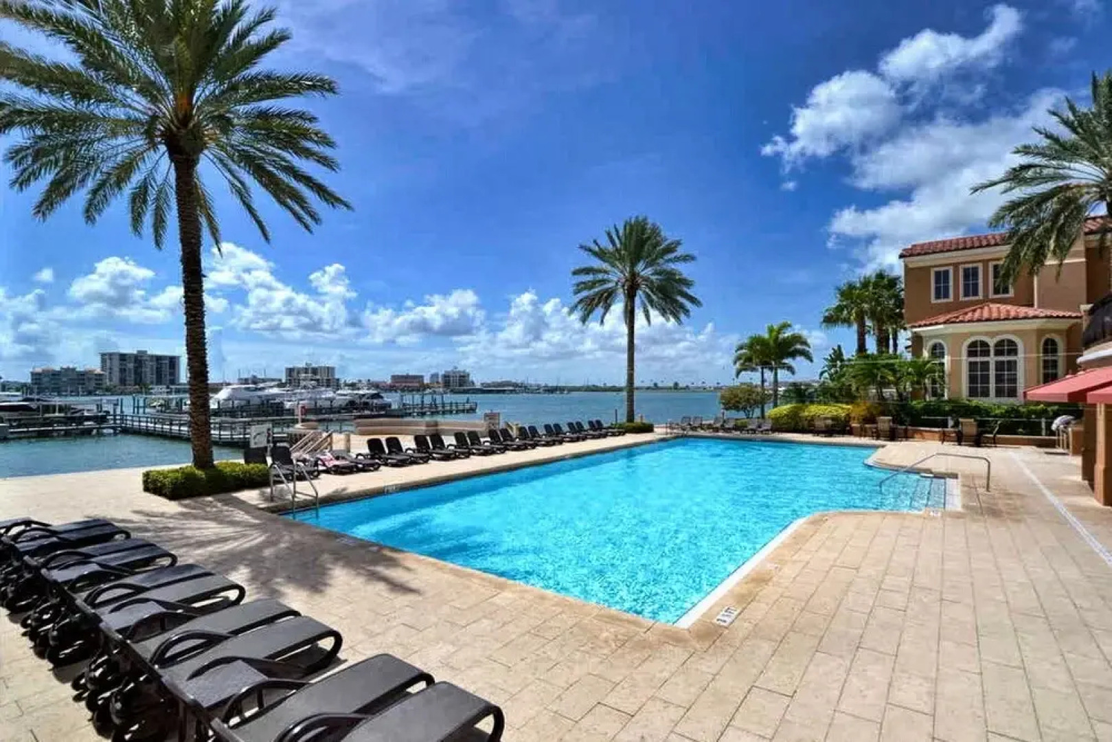 Stunning Beach Front 3 Bd Apartment @ Clearwater Belle Harbor 401