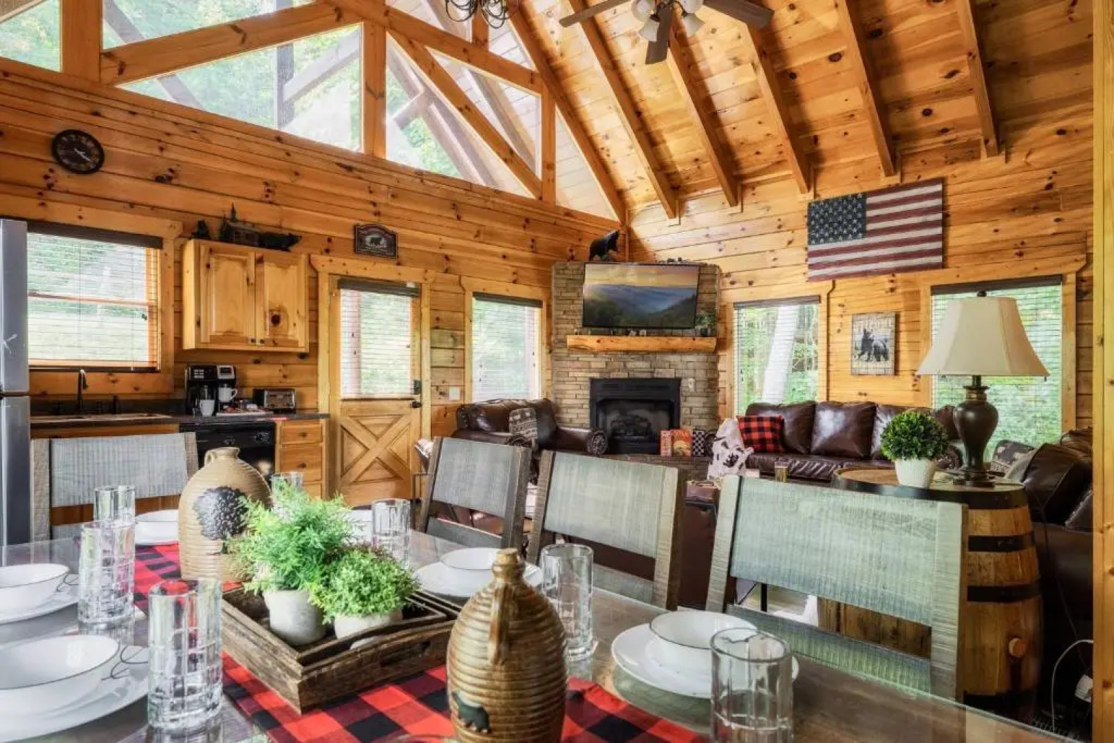 Bear Time Cabin - Scenic Mountain View, Firepit, Hot Tub, Theater, 4BR 3BA Sleeps 14