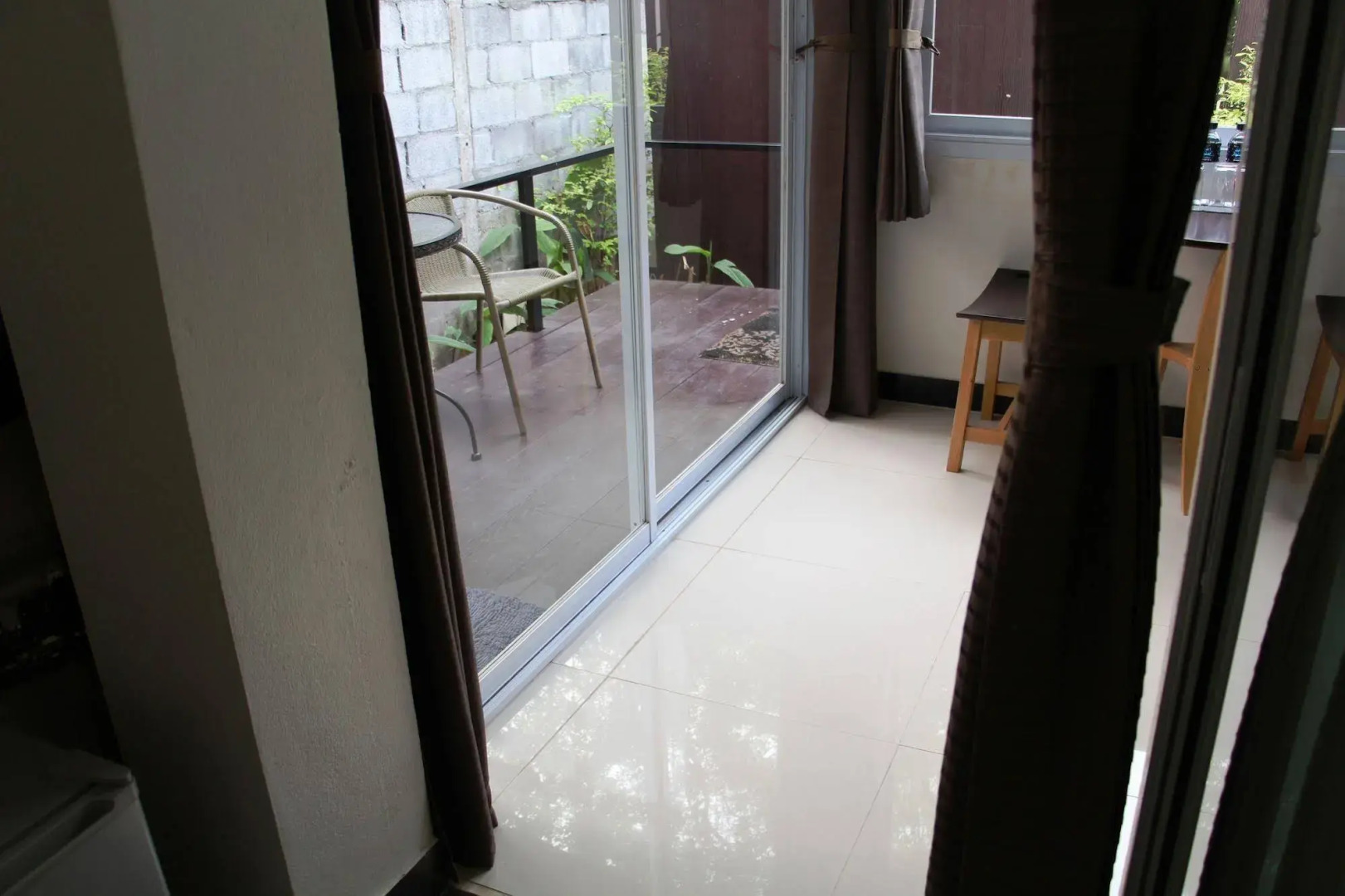 Modern Inn by Saifon