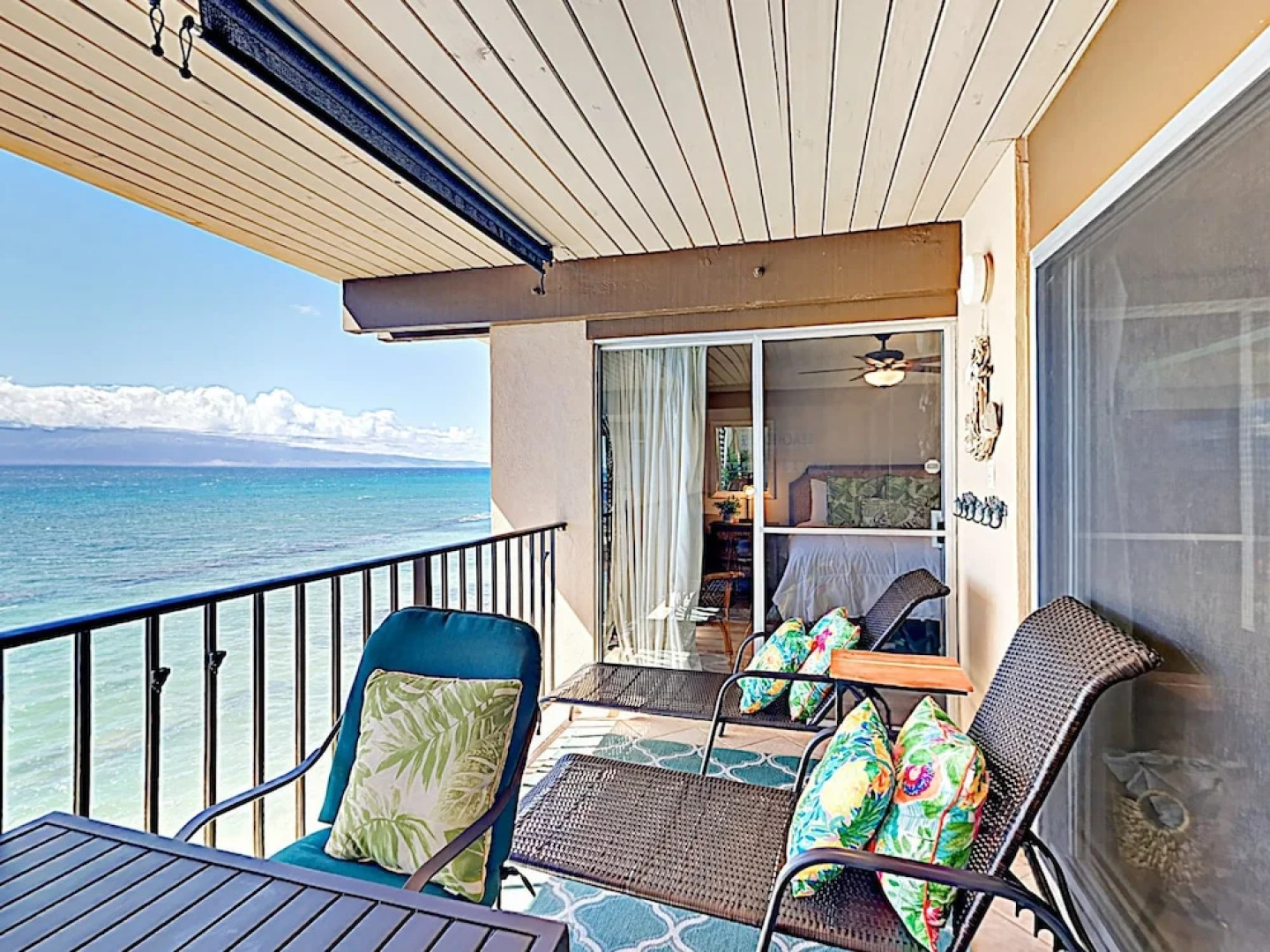 Lower Honoapiilani Condo Unit #404 2 Bedrooms 2 Bathrooms Condo