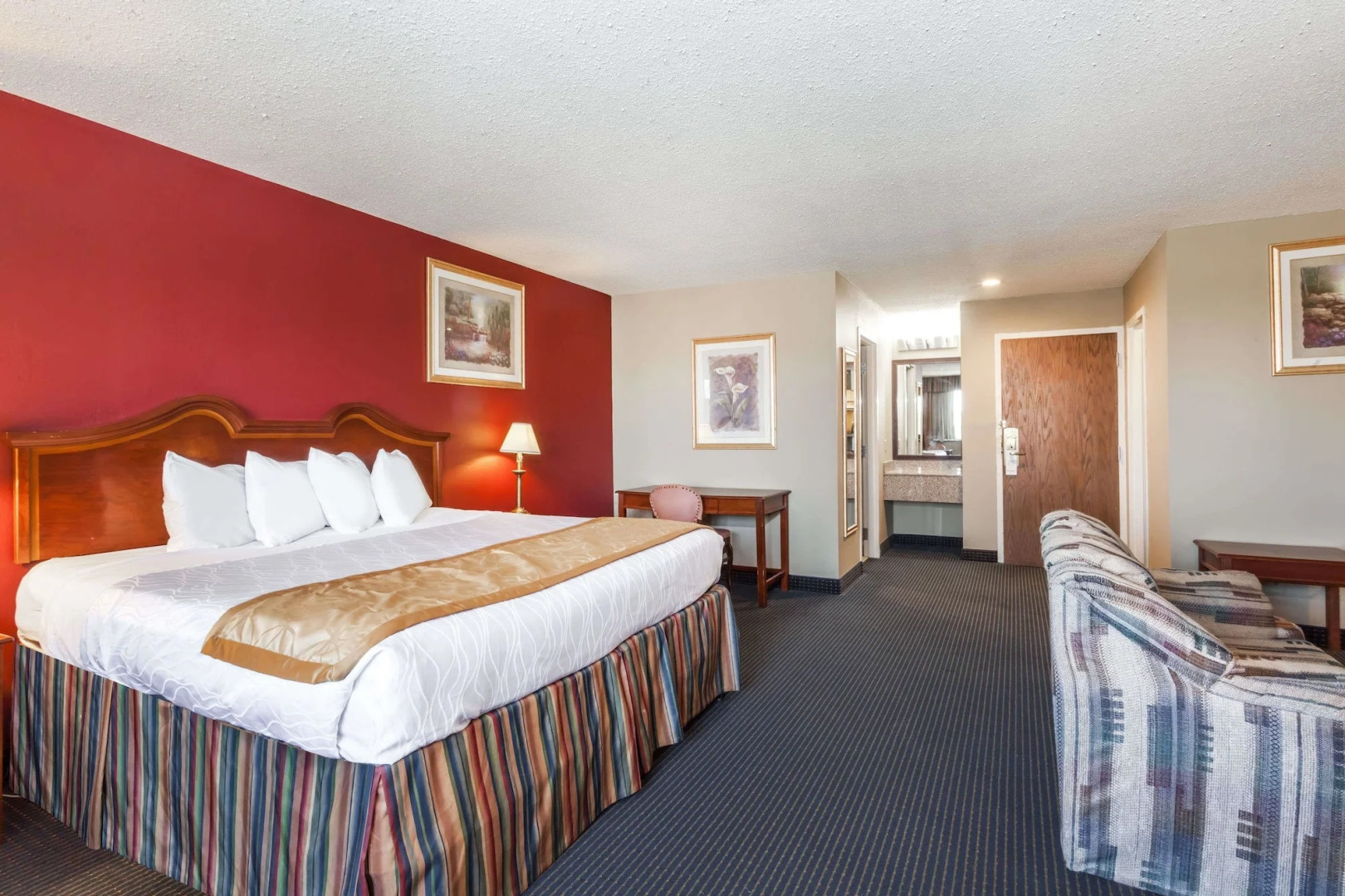 APM Inn and Suites