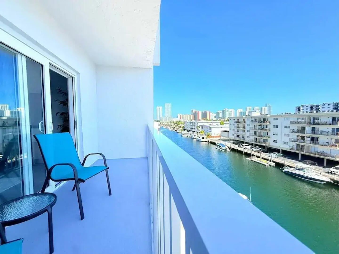 Top Location Waterfront Balcony Dream