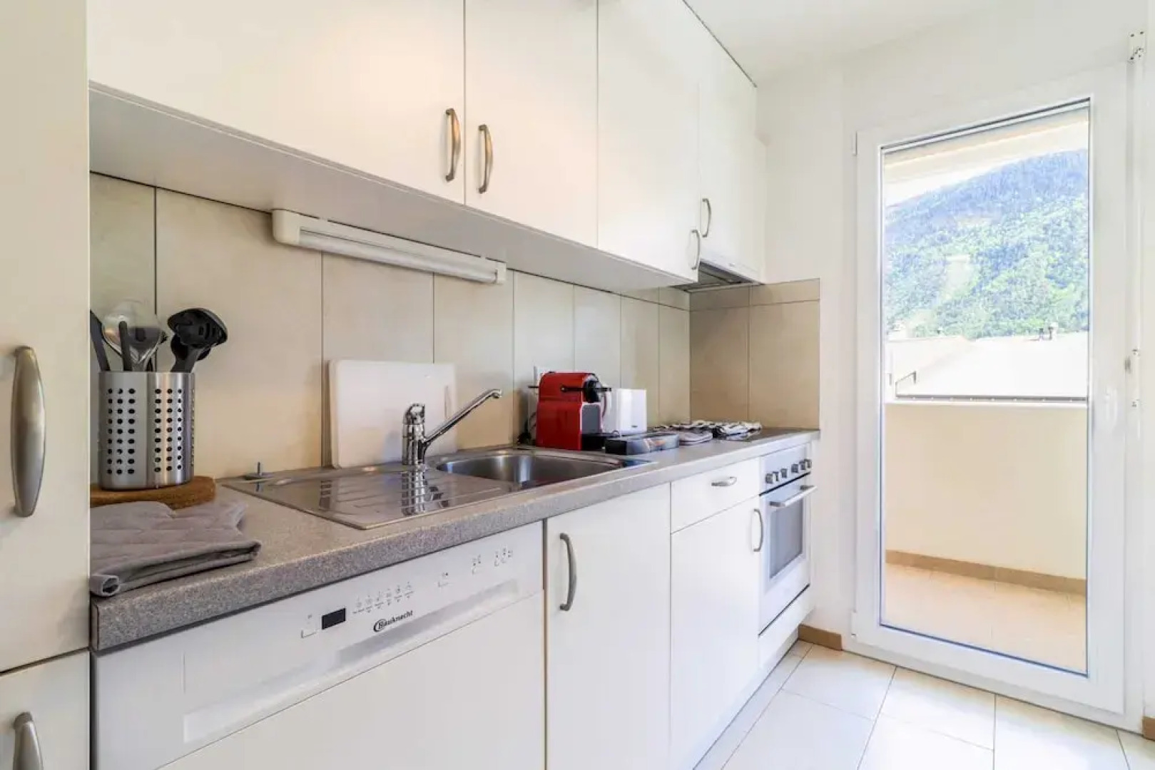 Nice and Recent Apartment Ideally Located in Martigny, Self Check-in
