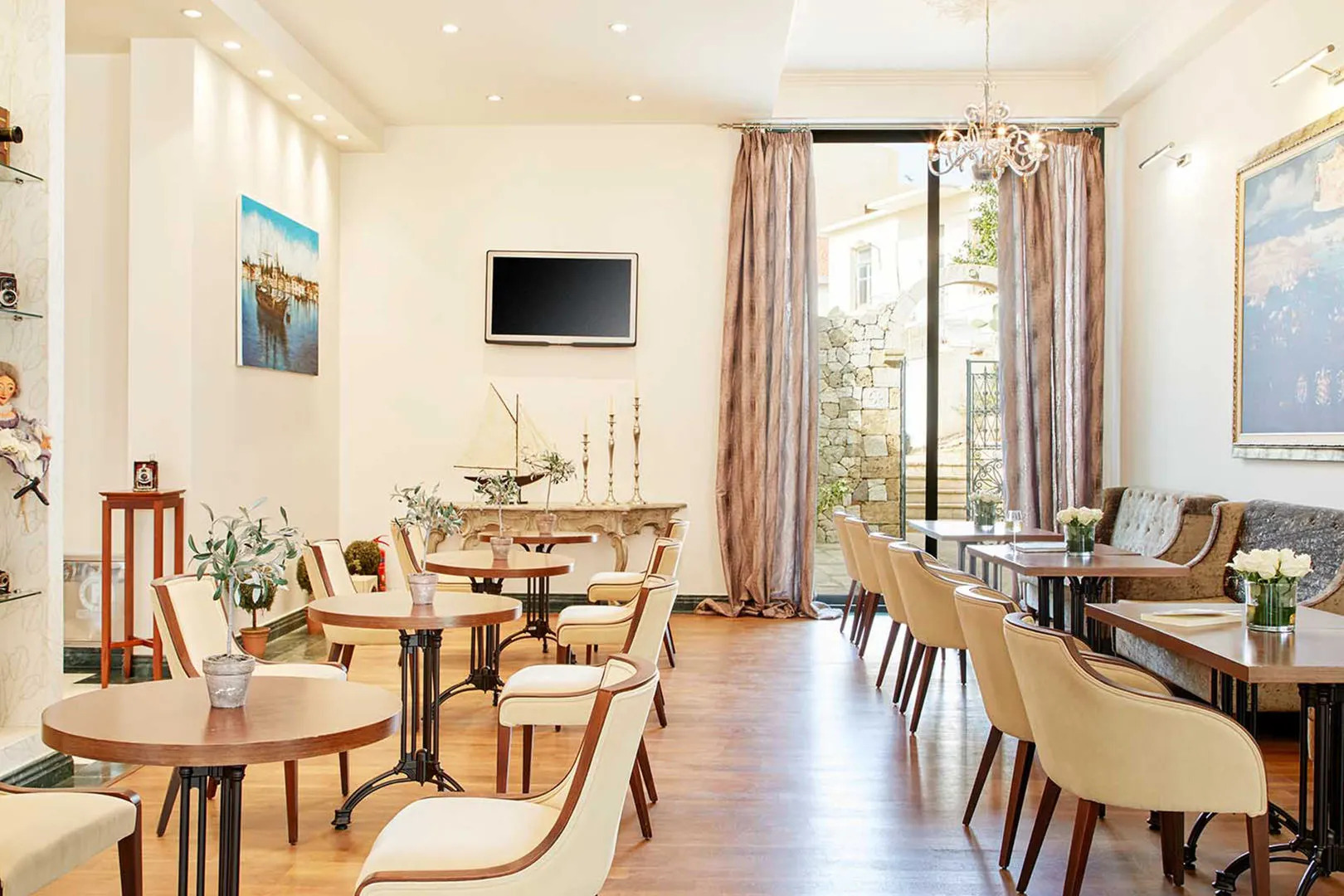 Dioni Boutique Hotel