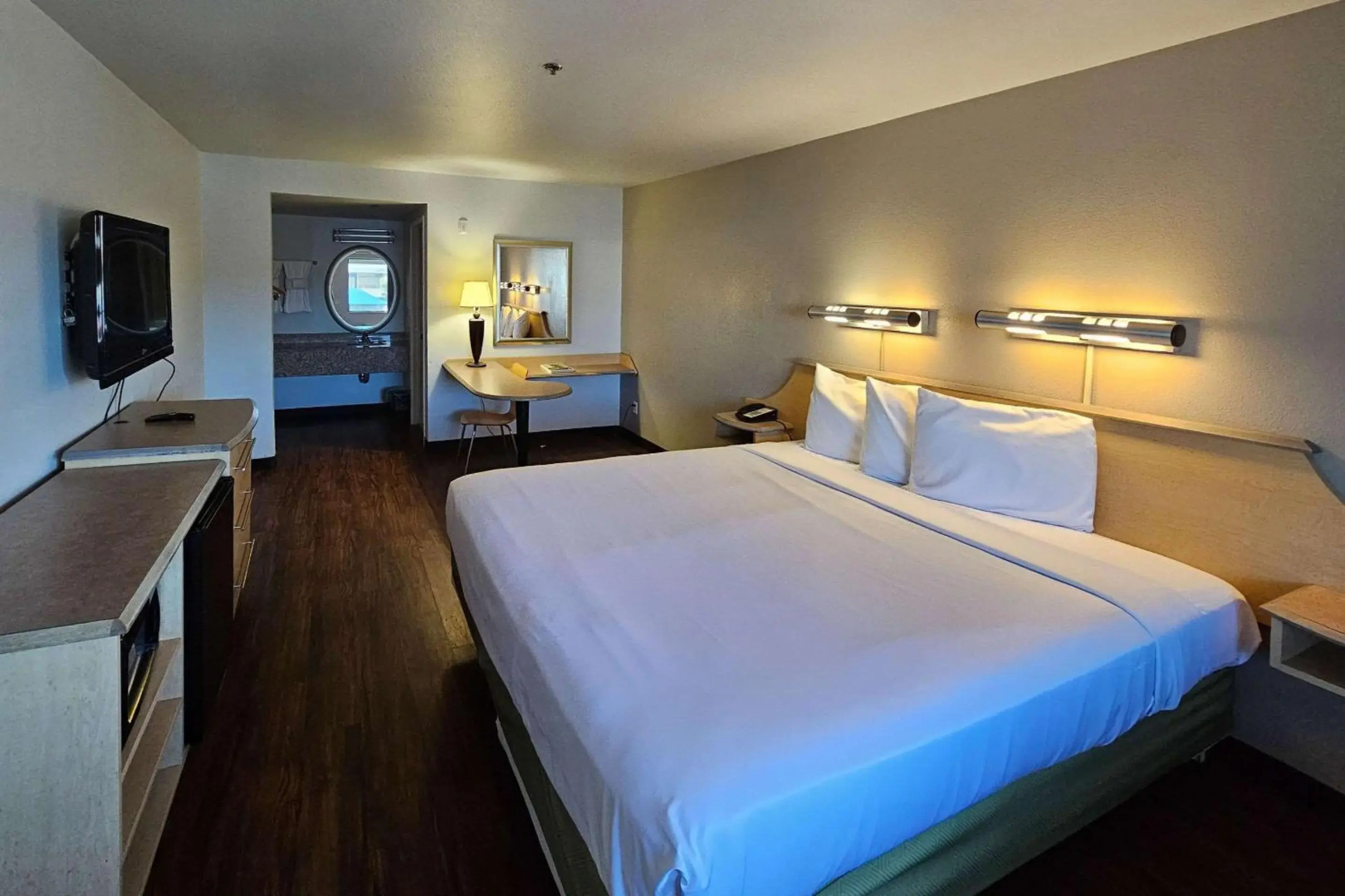 Rodeway Inn & Suites Thousand Palms - Rancho Mirage