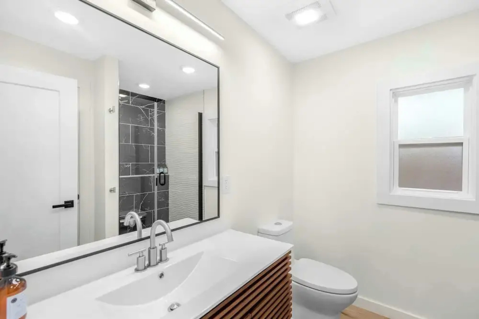 Little Bearcat Bungalow Stay on Ozark Waterfront