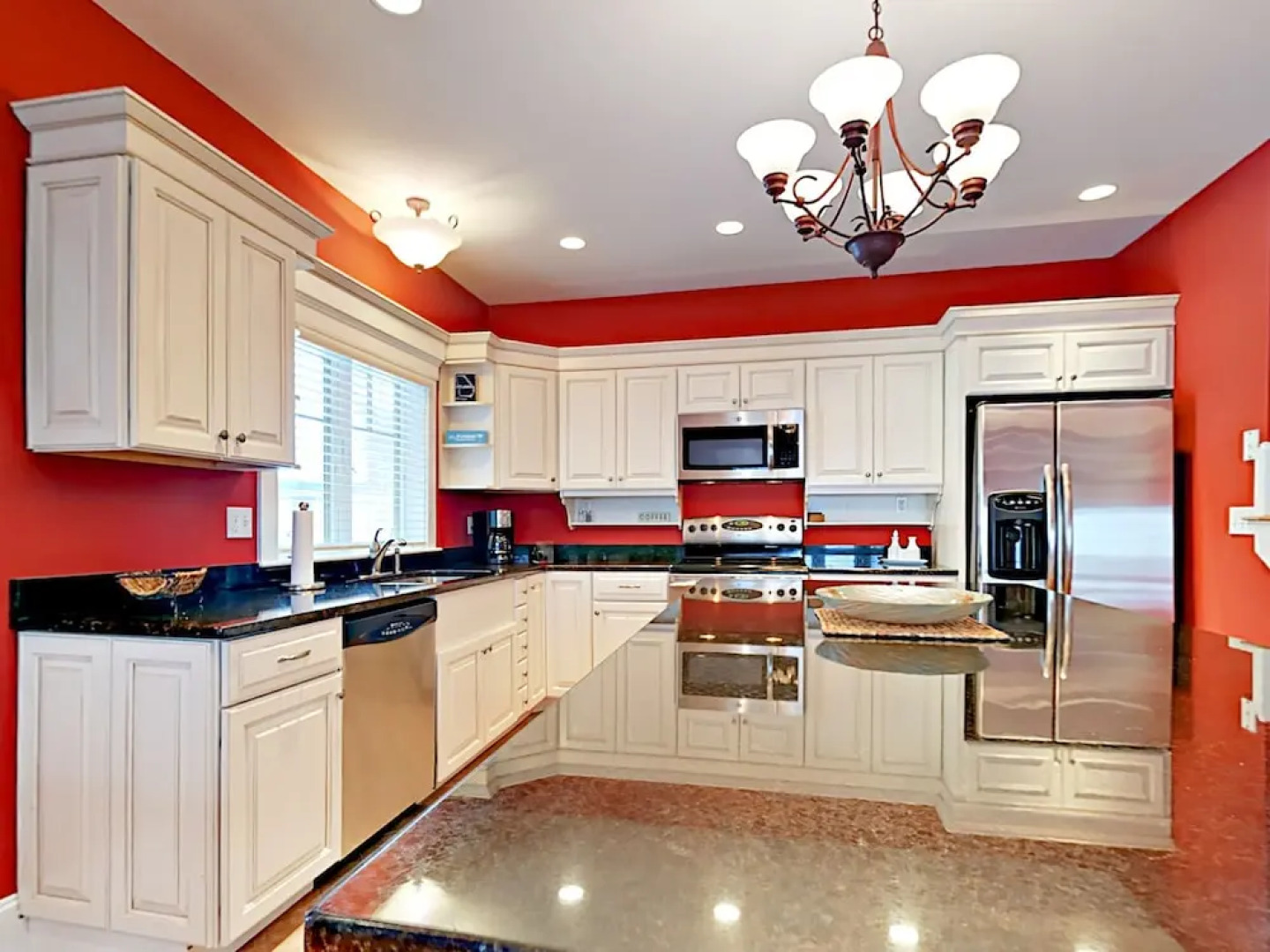 Hilltop Harbor Cottage 3 Bedrooms 2.5 Bathrooms Cottage